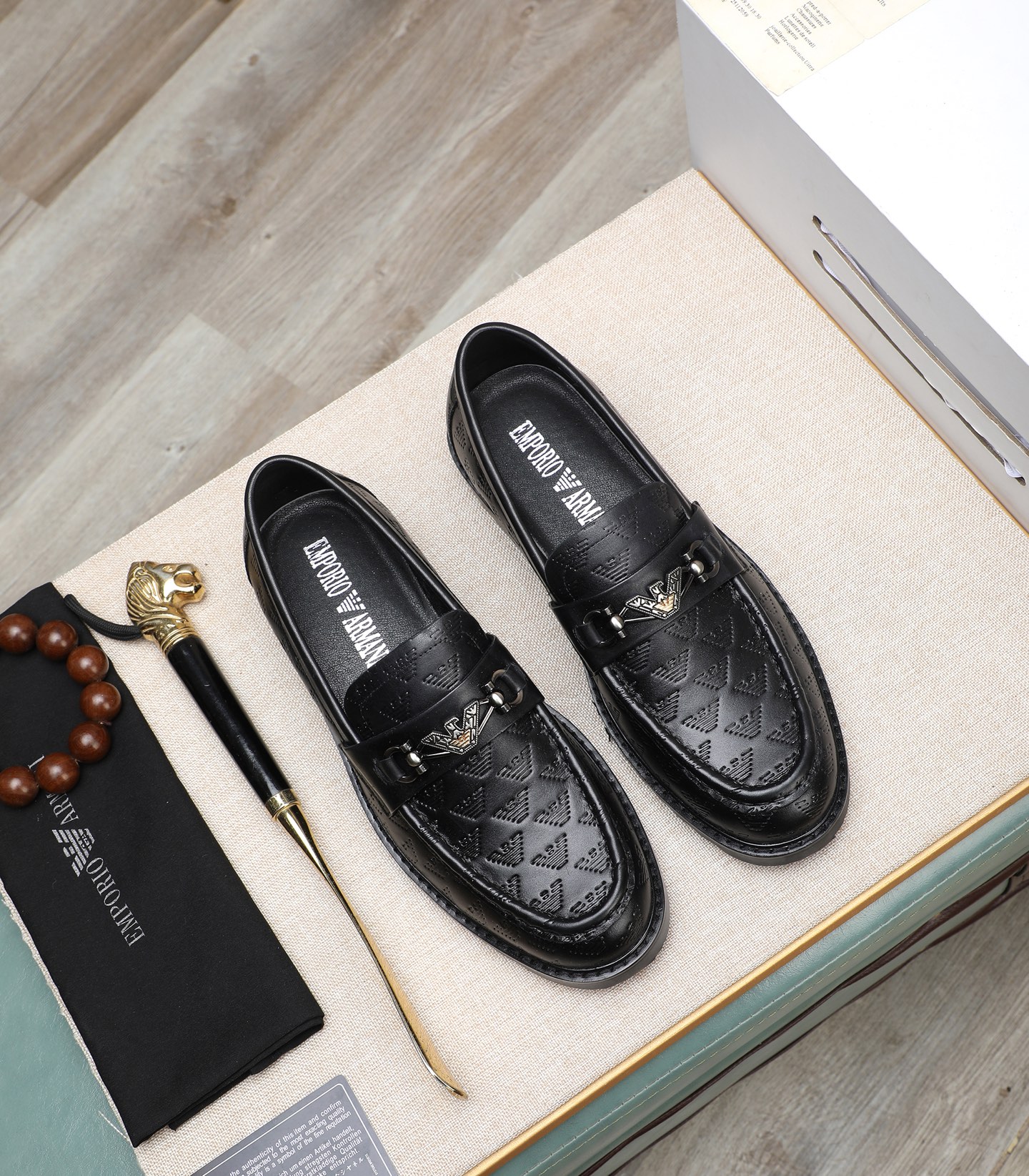 NO:271679,Armani Armani 2025 official website latest model, new products of the same style as the counter swept the world, imported Italian calfskin fabric, very good on the feet, original quality, code number: 38–44,,armani,armani,cowhide19860909Armani·阿玛尼 2025年官网最新款 专柜同款新品 席卷全球 进口意大利小牛皮面料 上脚效果非常赞 原单品质 码数:38–44,,armani,armani,cowhide,Men's shoes