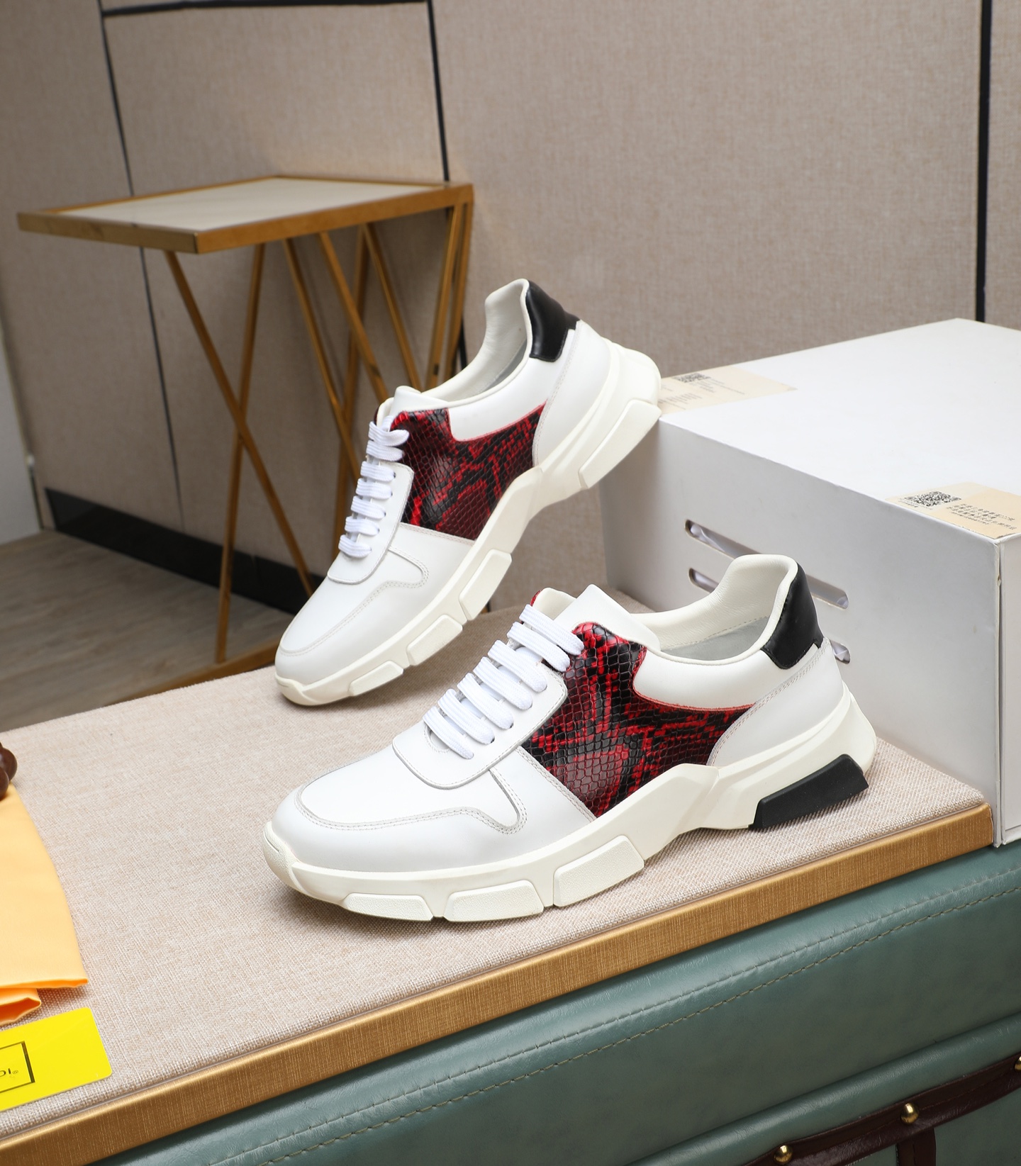 NO:271683,【FENDI】Fendi fashion casual men's shoes original official website 1:1 model opening, the new model is not high-profile but avant-garde, simple, low-key and fashionable, super versatile style original cowhide made pig skin inner style comfortable to the feet, so rigorous for any small place, first-class workmanship 38-44 large stock, fendi, fendi, cowhide19860909【FENDI】芬迪时尚休闲男鞋原版官网1:1开模,新款抢先登场不高调却又前卫,简约低调时髦,超百搭款式原版牛皮制作猪皮内里版型上脚舒适,对任何一个小地方如此严谨,做工一流38－44 大量现货,,fendi,fendi,cowhide,Men's shoes