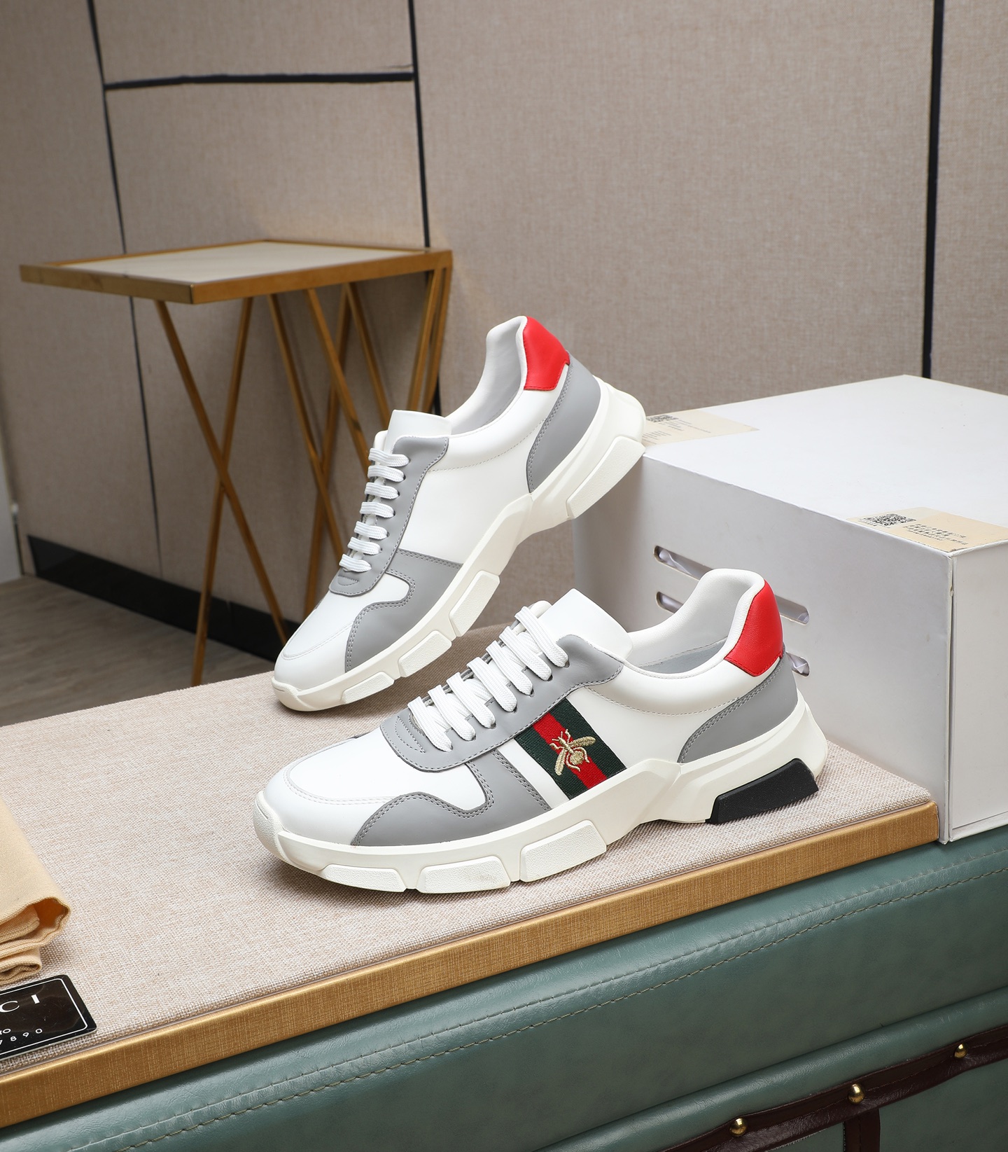 NO:271686,Original Gucci GUCCI official website casual shoes Italian imported cowhide top imported cowhide in fine handmade original bottom, real objects are better looking standard code 38-44, gucci, gucci, cowhide19860909原版 古驰GUCCI 官网休闲鞋 意大利進口牛皮顶级进口水染牛皮内里精细手工制作 原版底,实物拍摄實物更好看 标准码数38-44码,,gucci,gucci,cowhide,Men's shoes