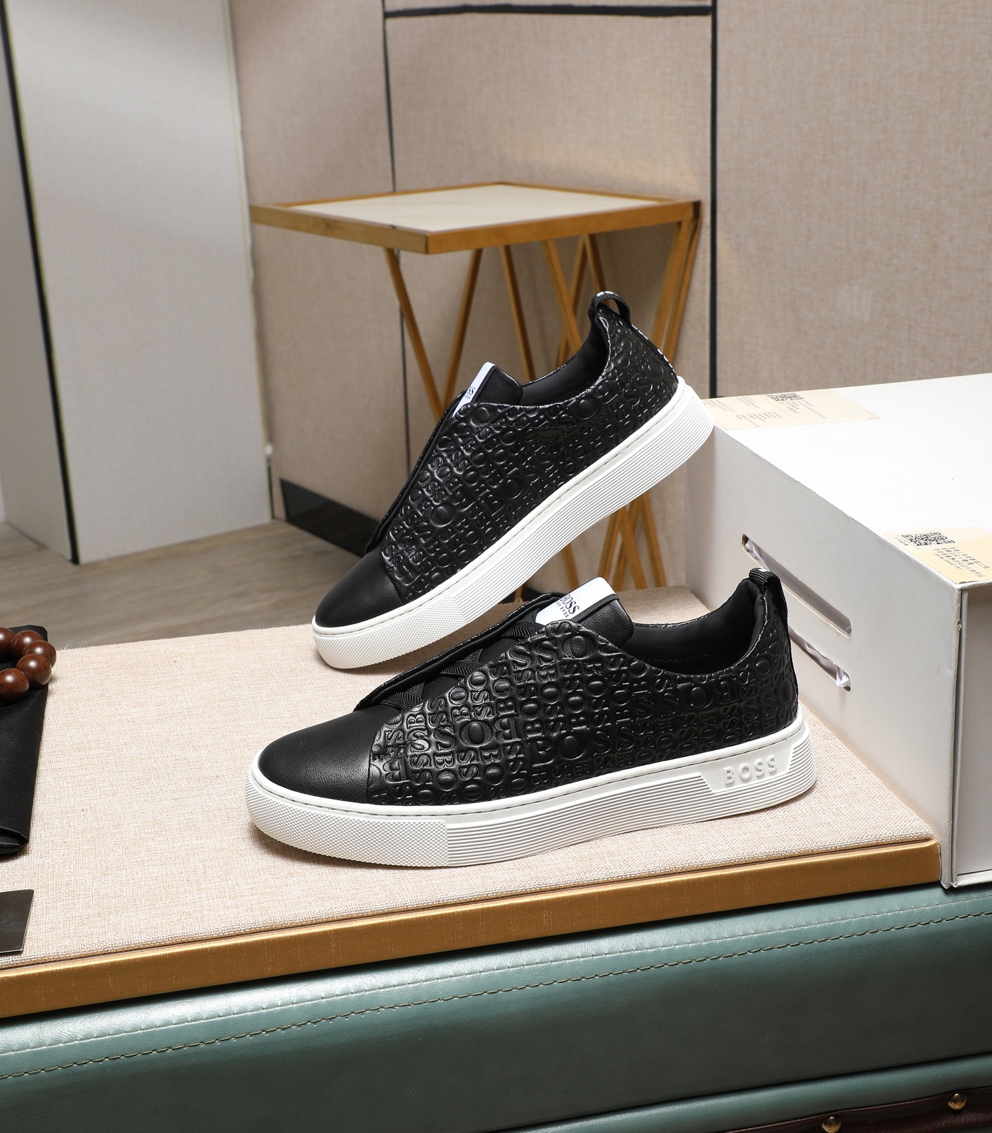 NO:272341,【BOSS】2025 original lace-up men's shoes. Classic casual shoes. This model is the official classic style, 1:1 quality, made by famous original masters. It uses flying woven uppers, comfortable sheepskin inner sheepskin insoles, perfect last, generous and fashionable design, attracting the pursuit of many consumers. It is suitable for drivers to drive. What you want is the best quality in the market, with 38–44 numbers, sheepskin19860909【BOSS】2025原版系带男鞋 经典款休闲鞋本款是官方主打经典款,1:1质量,原厂名师制作,采用飞织鞋面舒适羊皮內里羊皮鞋垫,完美楦型,大方时尚的设计,吸引了众多消费者的追捧,适合司机驾车行驶,要的就是市场最品质,码数38–44,,sheepskin,Men's shoes