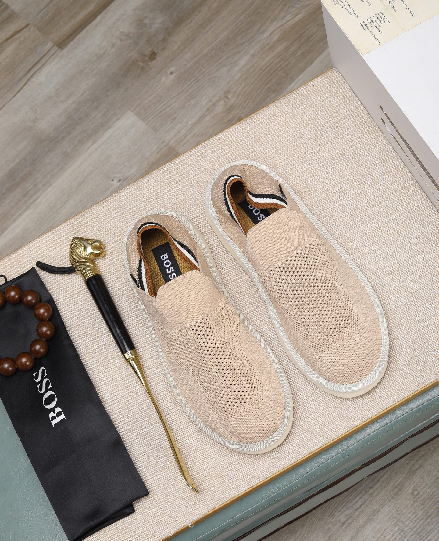 NO:272739,The running BOSS is a high-end and exciting product. The counter is designed with 1:1. The face is made of high-elastic flying weaving   ultra-light wear-resistant velvet foaming, which is convenient to put on the feet, light, comfortable and elastic, trendy and fashionable!  !  !  Multi-color selection!  Number of codes 38-44 (45 46 customized),19860909跑量BOSS 高端劲爆款 专柜1:1设计 面部采用高弹力飞织 超轻耐磨绒发泡大底上脚方便,轻盈舒适有弹力,新潮时尚！！！多色选！码数38-44（45 46定做）,,Men's shoes