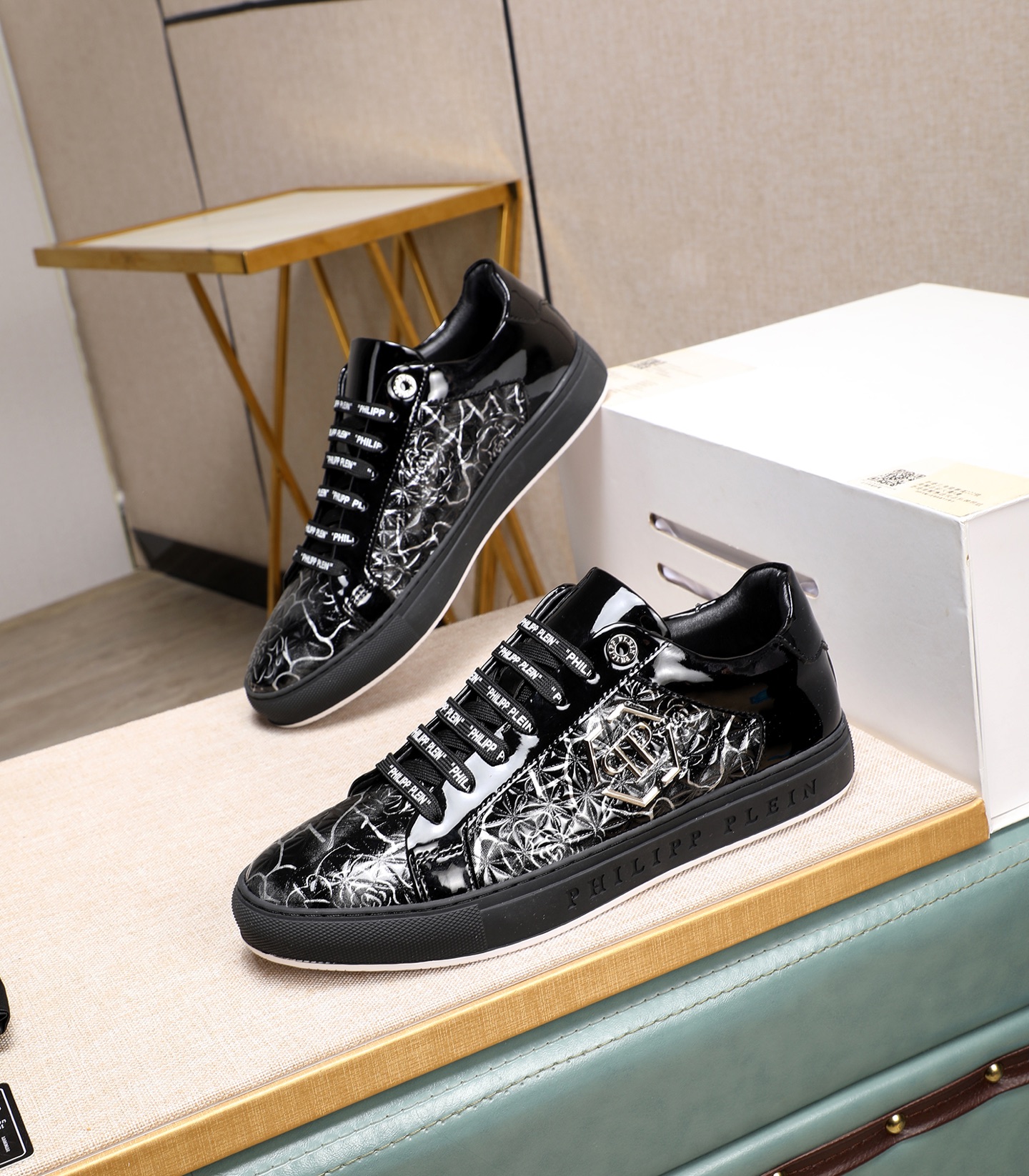 NO:273575,The hot products are coming [PhiliPP Plein] The new model of German PP Philip's official website is on the market. The perfect shape creates a top-quality rubber wear-resistant sole. The upper is customized with cowhide fabric, and the leather inner lining, and the shoe shape is full and full of three-dimensionality!  Absolute focus, code count 38-44, PHILIPP PLEIN, cowhide19860909爆款来袭【PhiliPP Plein】德国PP菲利普官网新款上市 完美造型打造顶级品质橡胶耐磨大底 鞋面牛皮面料定制五金,真皮内里,鞋型饱满 立体感十足！绝对的焦点,码数38-44,,PHILIPP PLEIN,cowhide,Men's shoes