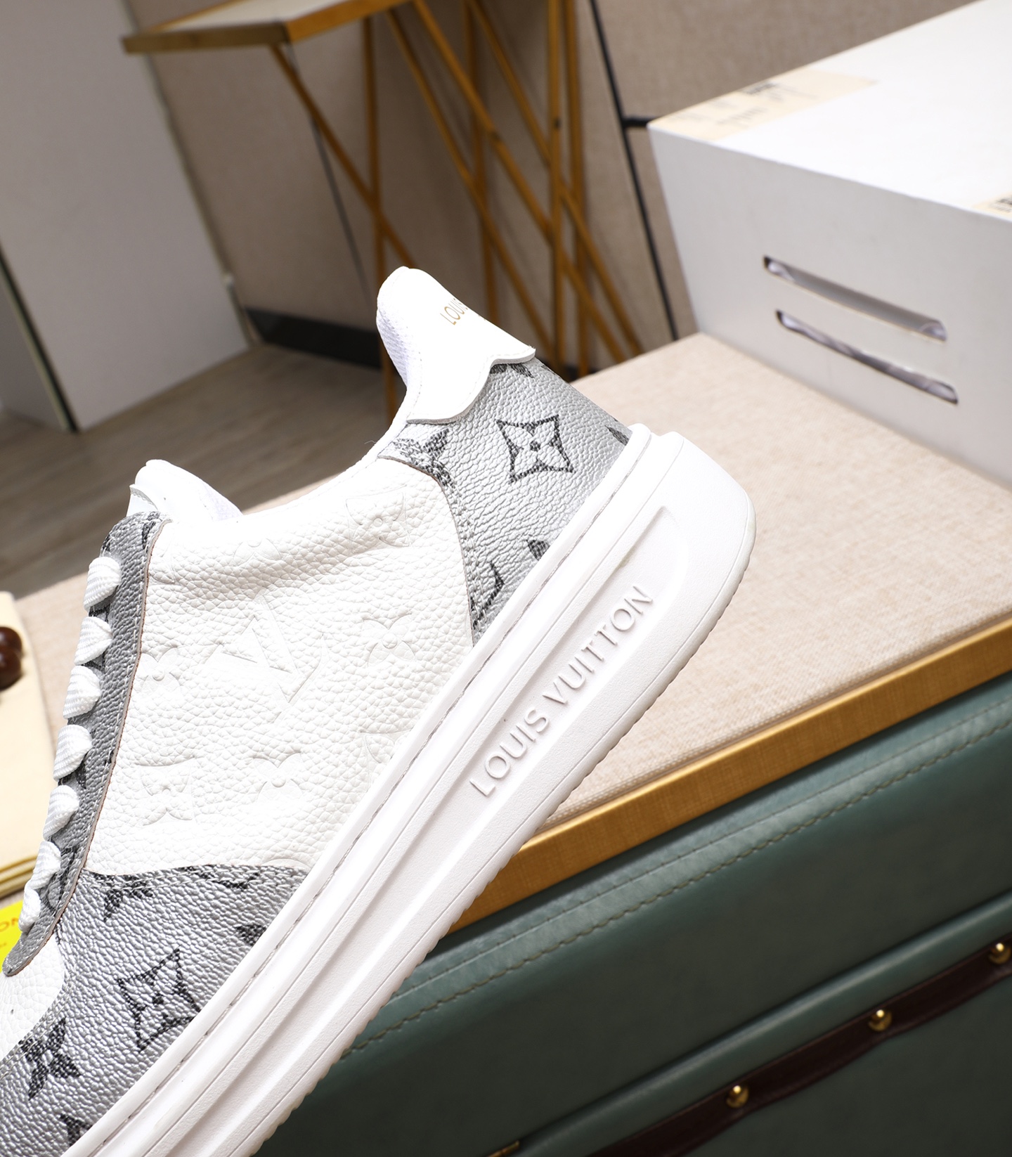 Louis Vuitton Men's Fashion Sneakers Classic Logo Casual Shoes 8 i1741938678317 5129 0 6