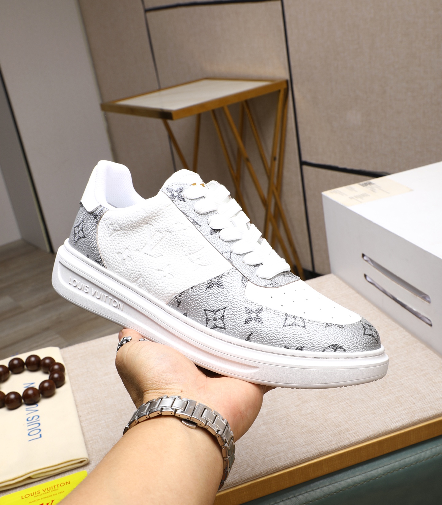 Louis Vuitton Men's Fashion Sneakers Classic Logo Casual Shoes 6 i1741938678343 3041 0 4