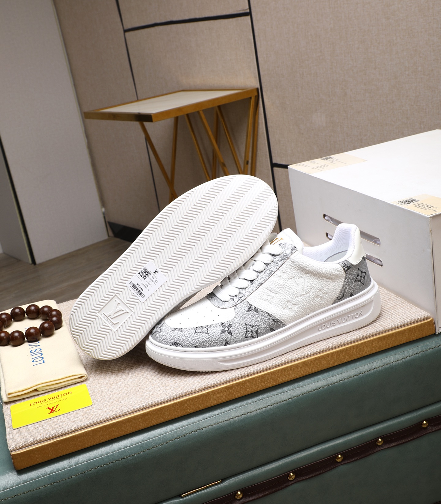 Louis Vuitton Men's Fashion Sneakers Classic Logo Casual Shoes 5 i1741938678393 7646 0 3