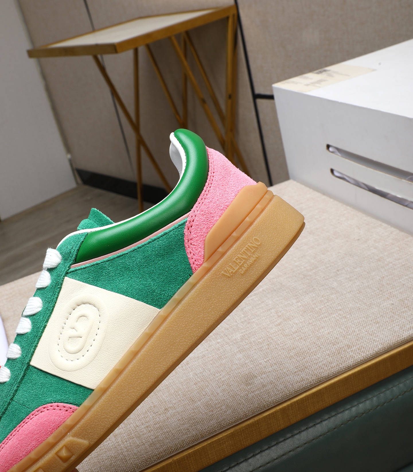 Valentino Garavani UPVILLAGE Leather Sneakers - Stylish Couple Shoes 9 i1742542991881 650 0 7