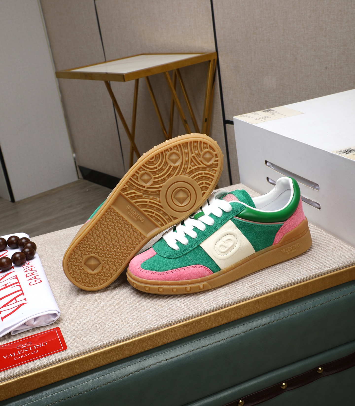 Valentino Garavani UPVILLAGE Leather Sneakers - Stylish Couple Shoes 5 i1742542991906 7922 0 3