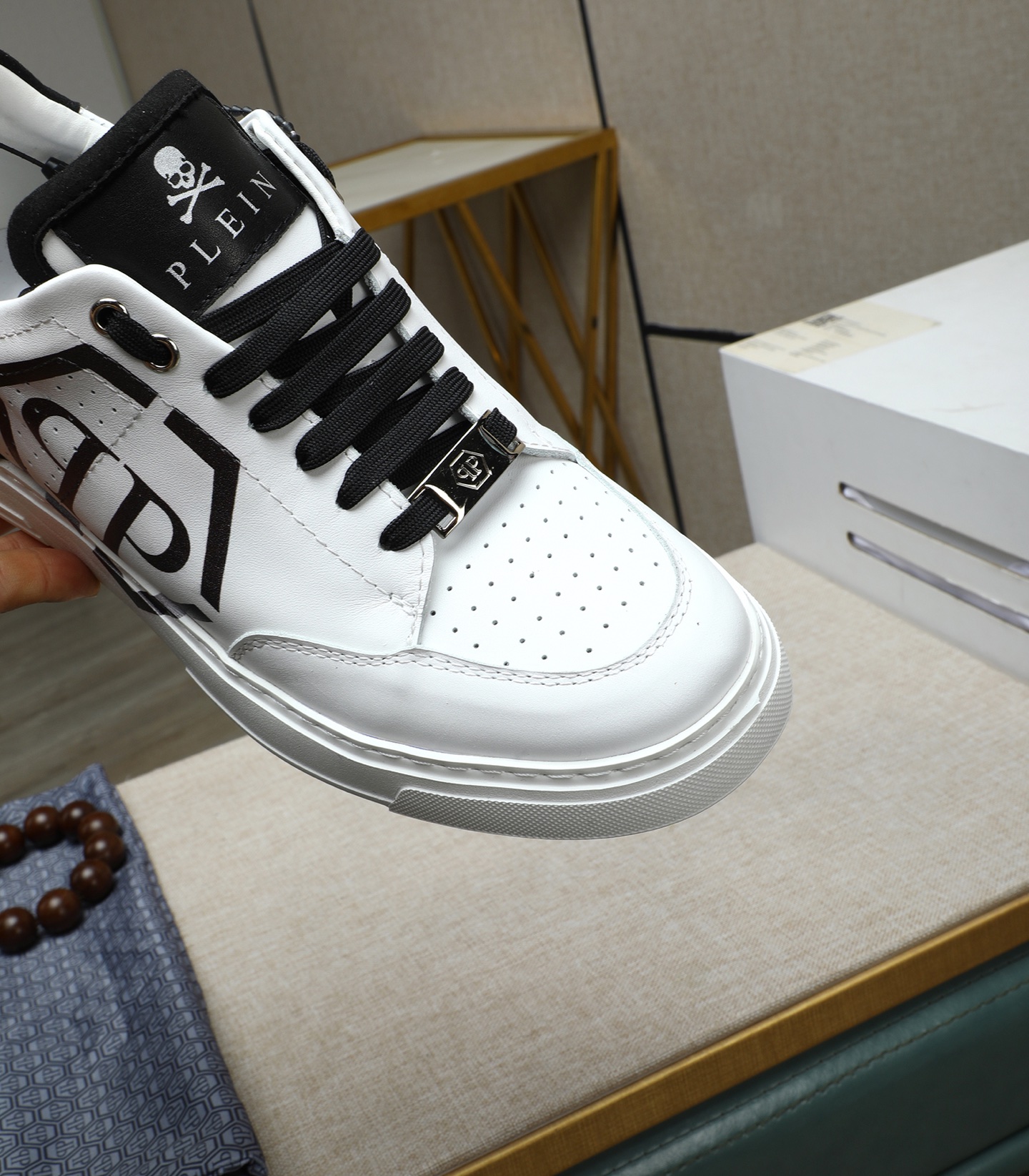 Philipp Plein White Leather Sneakers for Men with Punk Style and Metal Accents 9 i1743147837387 6598 0 7