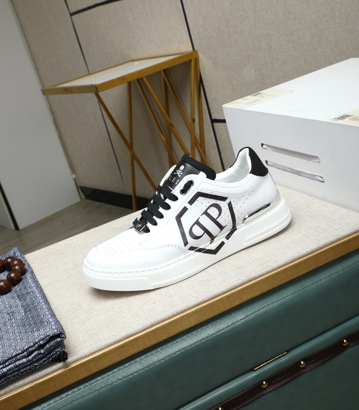 Philipp Plein White Leather Sneakers for Men with Punk Style and Metal Accents 7 i1743147837402 139 0 5