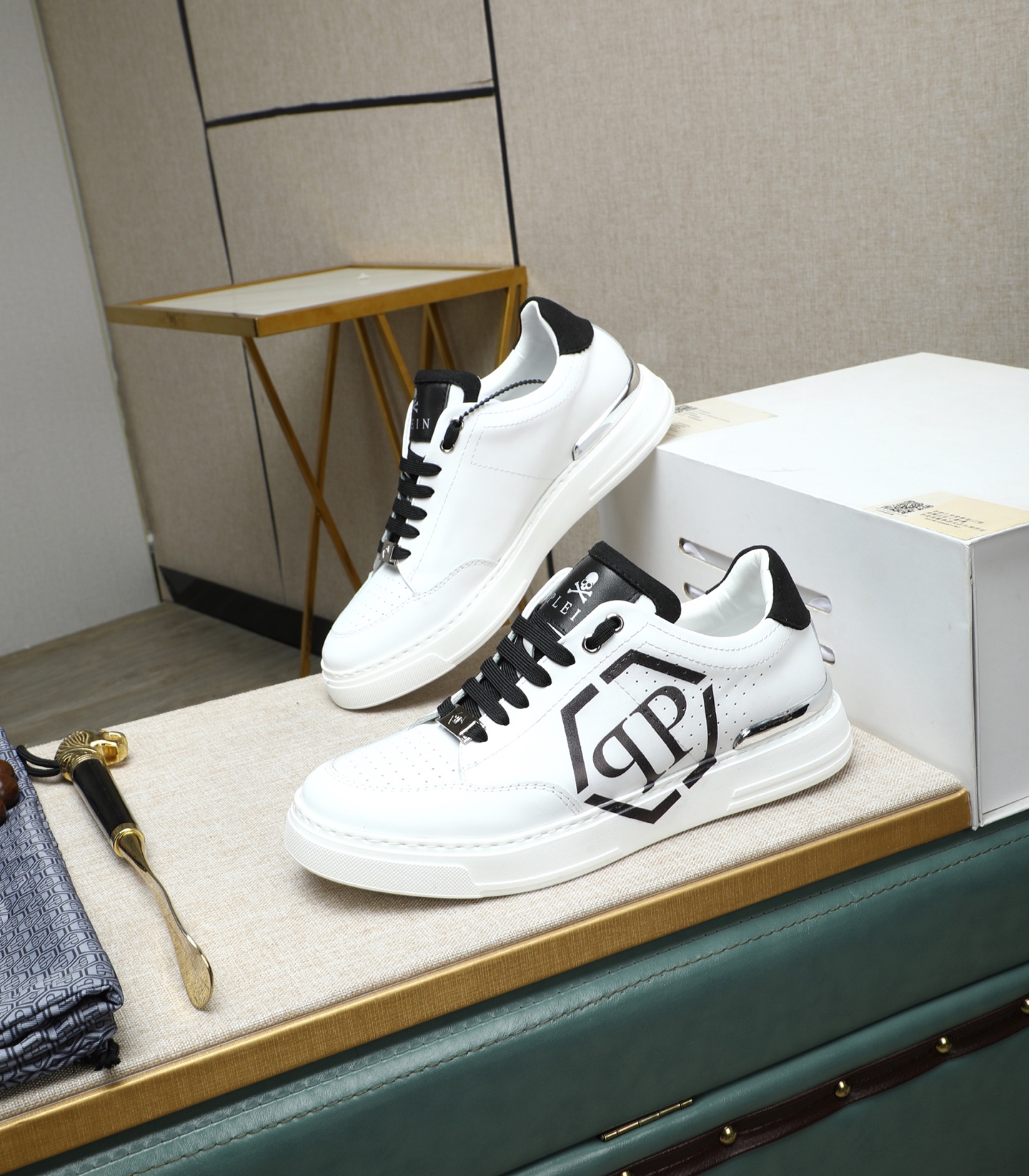 Philipp Plein White Leather Sneakers for Men with Punk Style and Metal Accents 2 i1743147838588 7777 0 0
