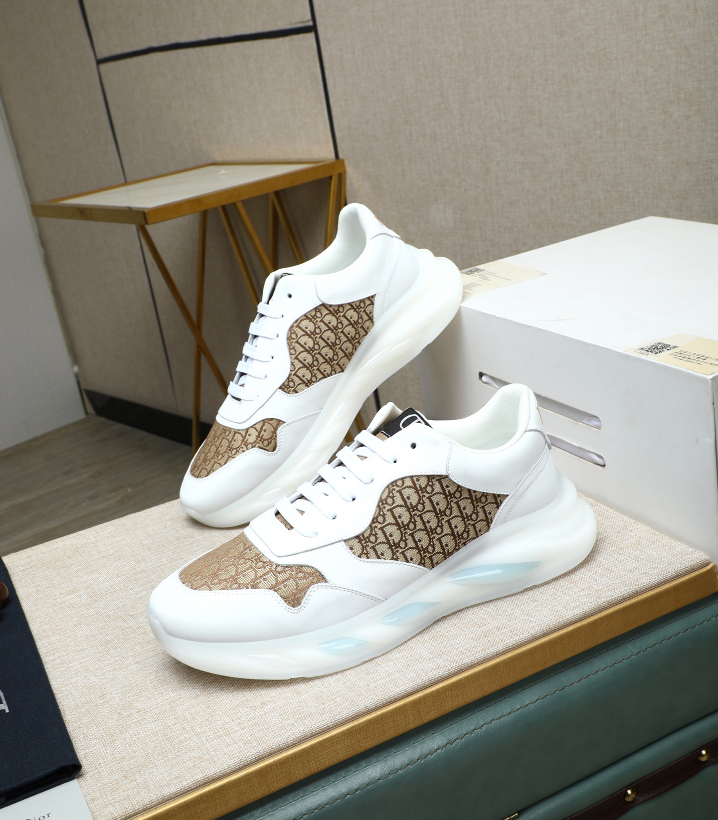 NO:275471,[Dio] The latest original replica of 2025!  The upper imported cowhide is available in Italy. The mesh fabric lining is suitable for traveling. The original replica outsole makes you suitable for all kinds of travel, showing low-key luxury. Talk with quality. Color: Size38-44,,dior,cowhide19860909【迪奥】2025最新款原版复刻！可到做工一流 鞋面意大利进口牛皮 网布内里@适合出行,原版复刻大底,让你适合各种出行,尽显低调奢华.以质量说话.Color: Size38-44,,dior,cowhide,Men's shoes