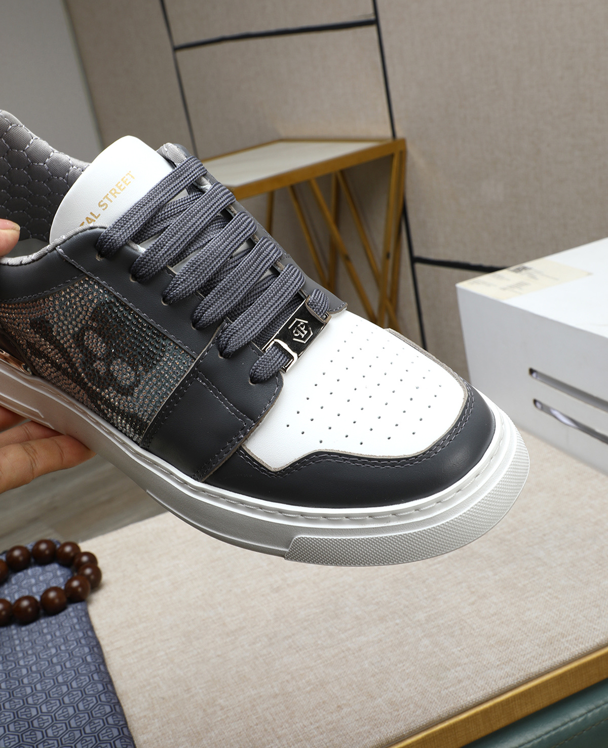 Philipp Plein Men's Lo-Top Sneakers with Nappa Leather and Hexagon Detail 8 i1744187485338 3469 0 6
