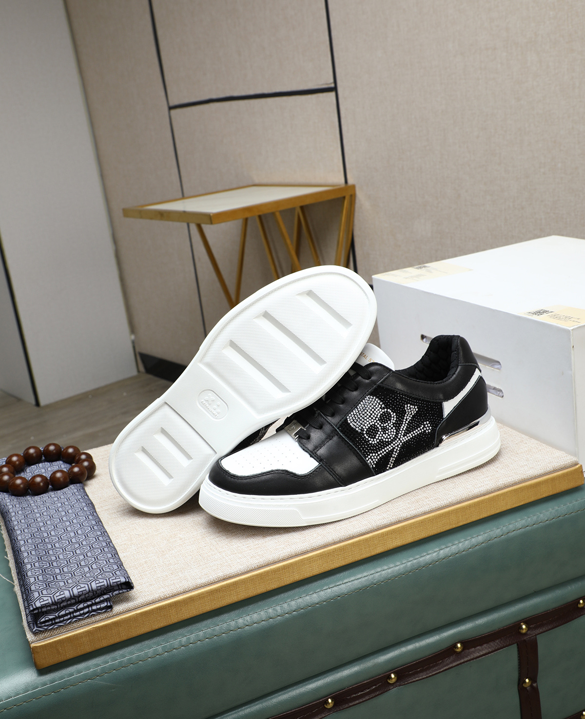 Philipp Plein Men's Lo-Top Sneakers with Skull Detail - Ergonomic and Lightweight 5 i1744187515581 679 0 3