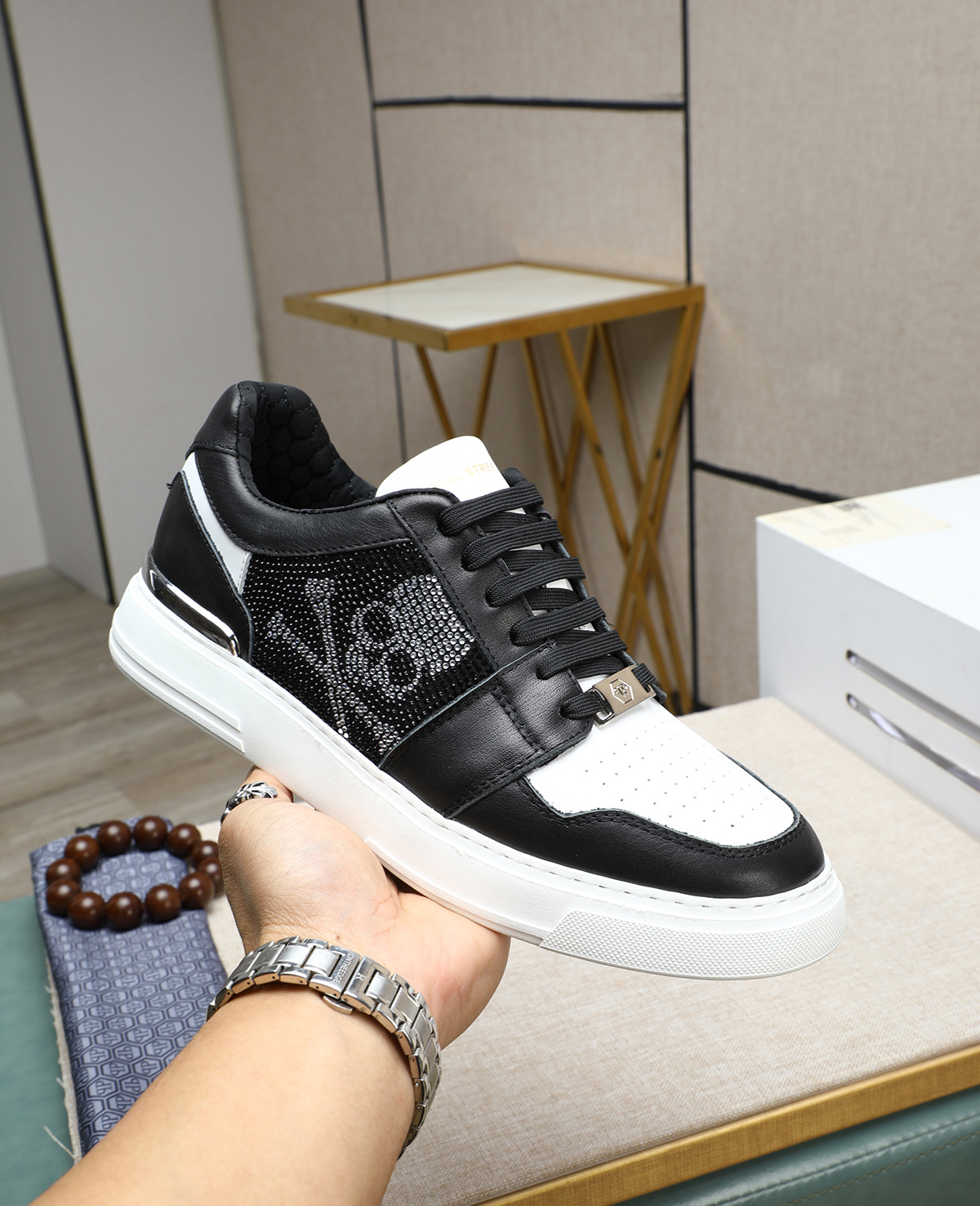 Philipp Plein Men's Lo-Top Sneakers with Skull Detail - Ergonomic and Lightweight 6 i1744187515687 8386 0 4