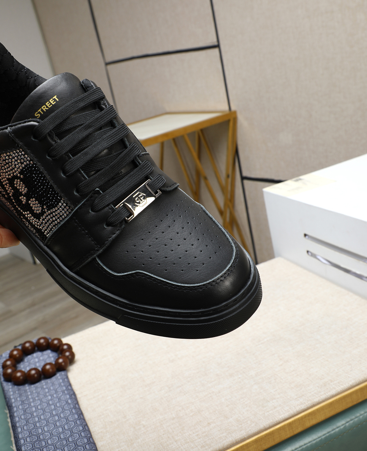 Philipp Plein Men's Black Lo-Top Sneakers with Skull & Crossbones Detail 8 i1744187554493 2857 0 6