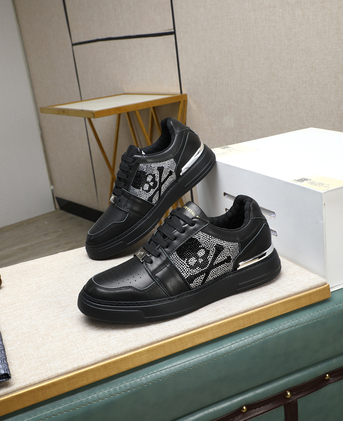 Philipp Plein Men's Black Lo-Top Sneakers with Skull & Crossbones Detail 2 i1744187554570 875 0 0
