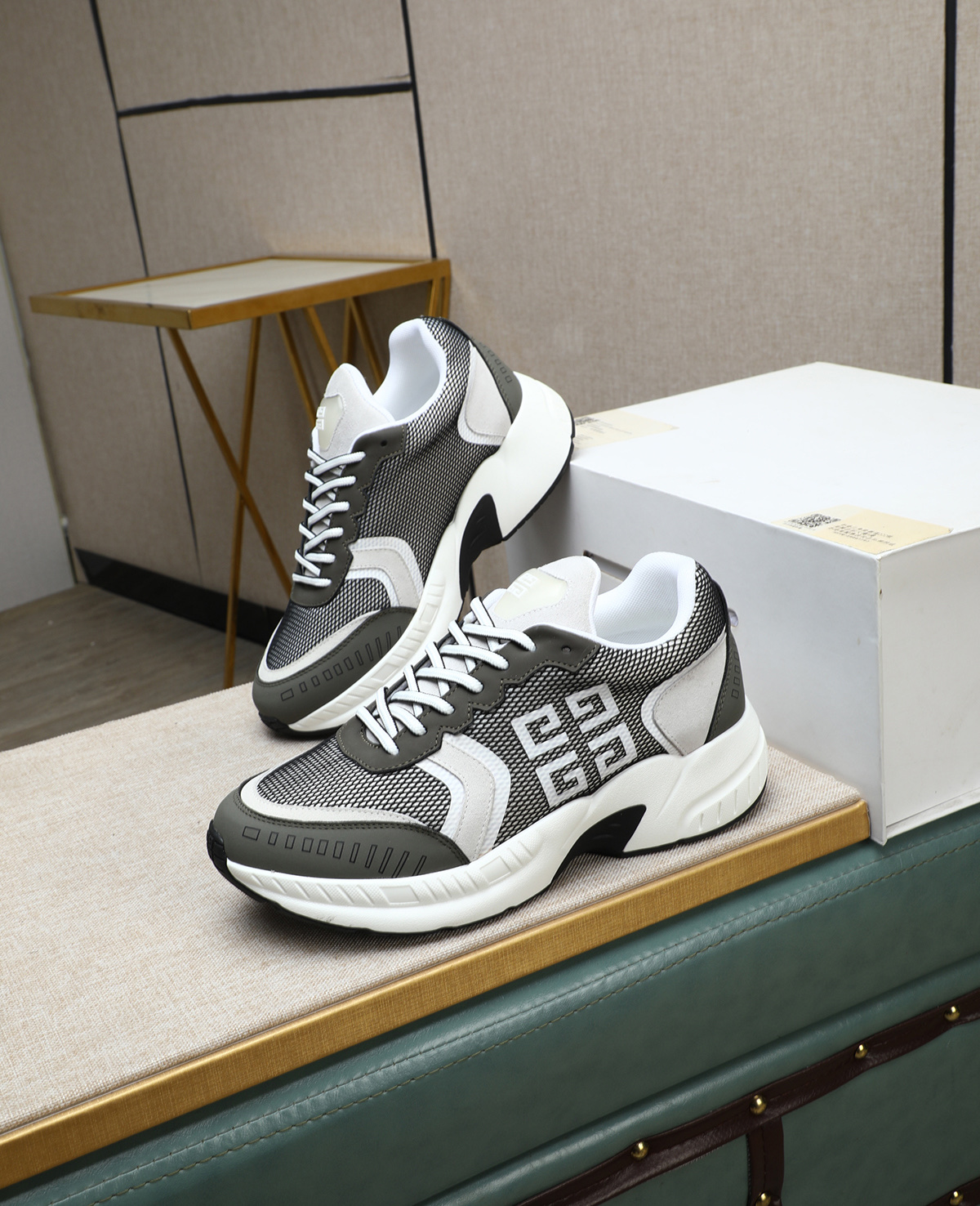 G I V E N C H Y Men's City Sport Sneakers in gray and white, sizes 38-44 2 i1744359424926 2343 0 0