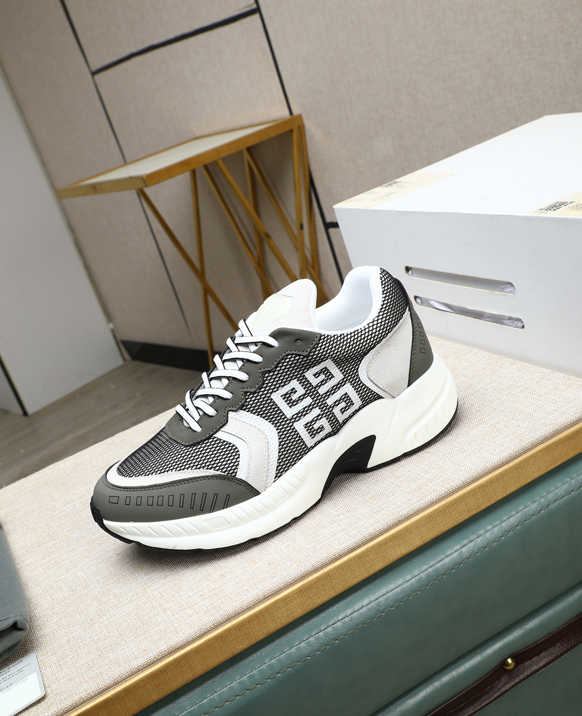 G I V E N C H Y Men's City Sport Sneakers in gray and white, sizes 38-44 7 i1744359424998 8546 0 5