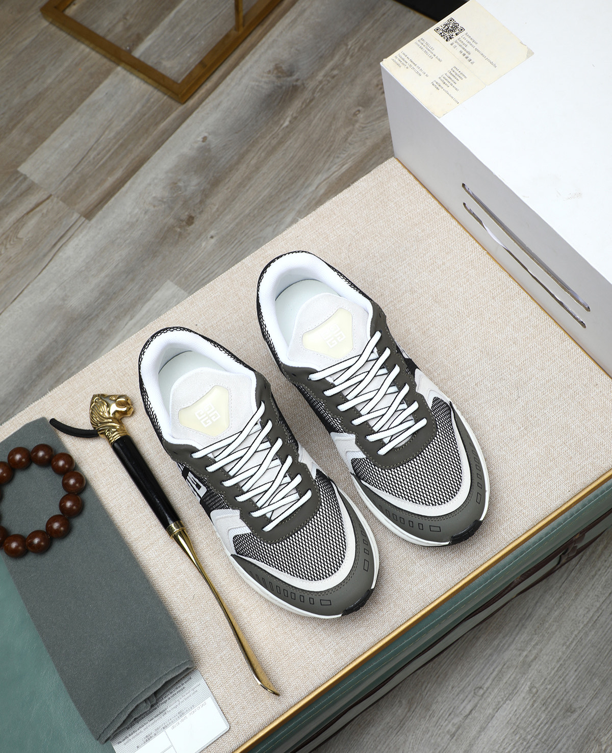 G I V E N C H Y Men's City Sport Sneakers in gray and white, sizes 38-44 3 i1744359425020 4855 0 1