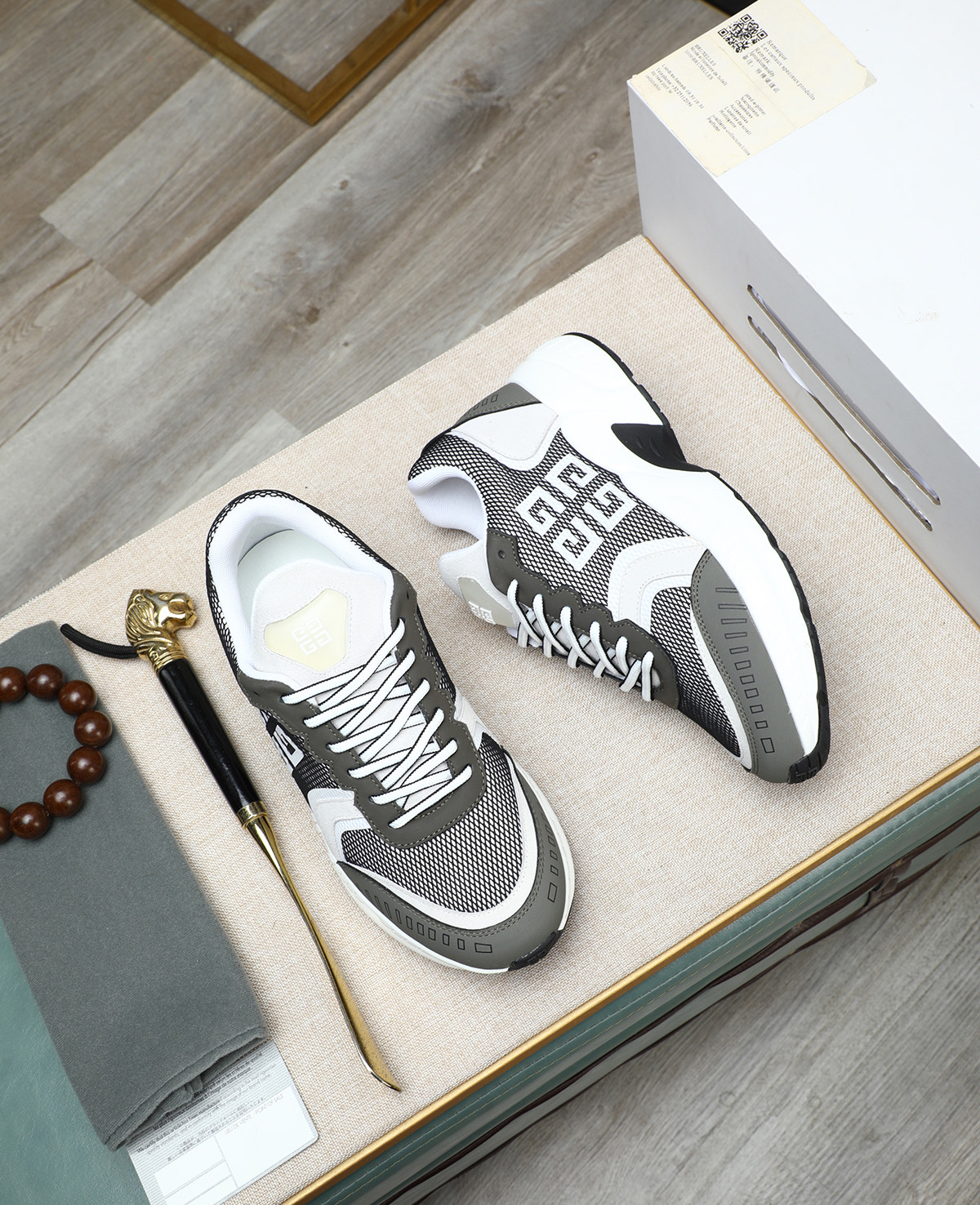 G I V E N C H Y Men's City Sport Sneakers in gray and white, sizes 38-44 4 i1744359425149 9424 0 2