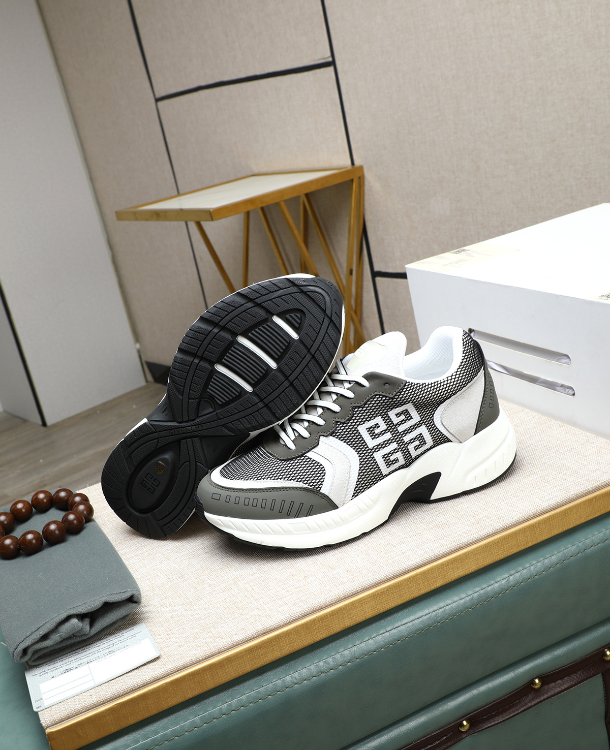 G I V E N C H Y Men's City Sport Sneakers in gray and white, sizes 38-44 5 i1744359426106 2068 0 3