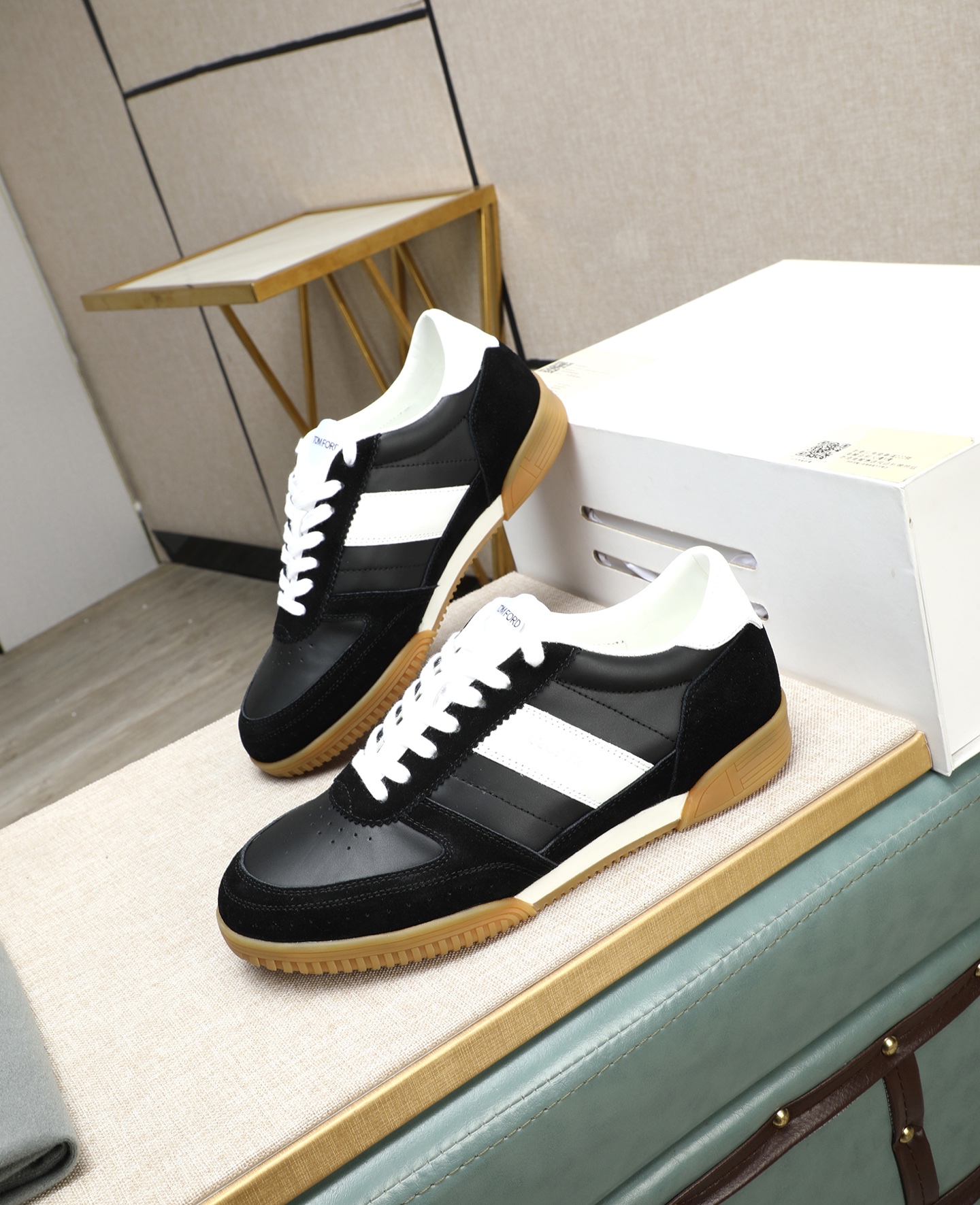 Tom Ford Men's Black & White Leather Sneakers Casual Shoes 1 Tom Ford Men's Black & White Leather Sneakers Casual Shoes