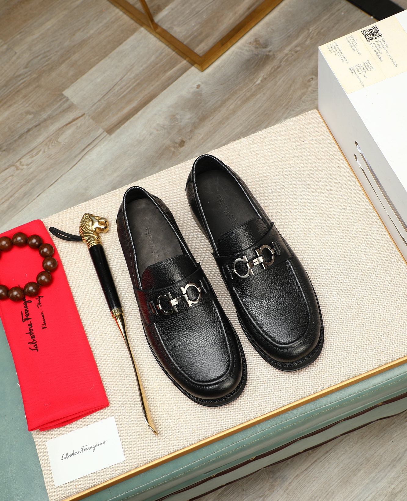 Salvatore Ferragamo Men's Black Leather Loafers Elegant Dress Shoes 2 i1744790532877 4080 0 0