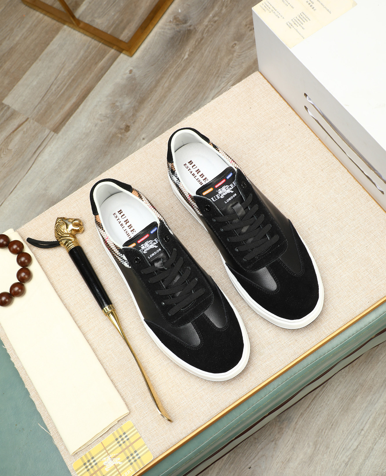 NO:278888,【BURBERRY】Burberry purchases the new men's new style, the upper is made of imported fabric, cowhide inner lining, completely 1 to 1 replica, anti-slip wear-resistant rubber outsole original order goods, high quality to look at details, welcome to compare the number 38-44,,burberry,burberry,cowhide,wishide19860909【BURBERRY】巴宝莉 代购款男士新款官网同步,鞋面采用进口面料,牛皮内里, 完全1比1复刻,防滑耐磨橡胶大底原厂跟单货,高品质看细节,欢迎对比码数38－44,,burberry,burberry,cowhide,Men's shoes