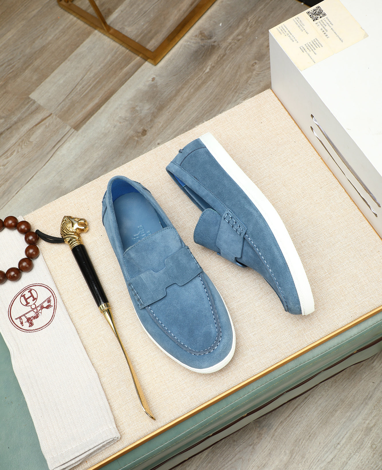 NO:278894,(High-end) Hermes Cowhide surface   cowhide inner I believe that from the first sight you see it, you will feel a bright feeling before your eyes. Atmospheric and avant-garde can no longer fully interpret its elegance. AAA-grade rubber outsole. Super comfortable. The original cover of the counter guarantees its original style and quality. The simple upper ensures its comfort and breathability. A truly good pair of shoes has its unique soul. Famous quality. The correct size 38-44,,hermes,cowhide19860909(高端)爱马仕 牛皮面 牛皮内里 相信从您见到它的第一眼起就会有眼前一亮的感觉 大气前卫已经不能完全诠释了它的优雅 AAA级橡胶大底 超舒适 专柜原版套楦 保证了其原有版型及品质 鞋面简约 保证了其舒适及透气性 一双真正的好鞋才有它特有的灵魂 名门品质 正码 38-44,,hermes,cowhide,Men's shoes