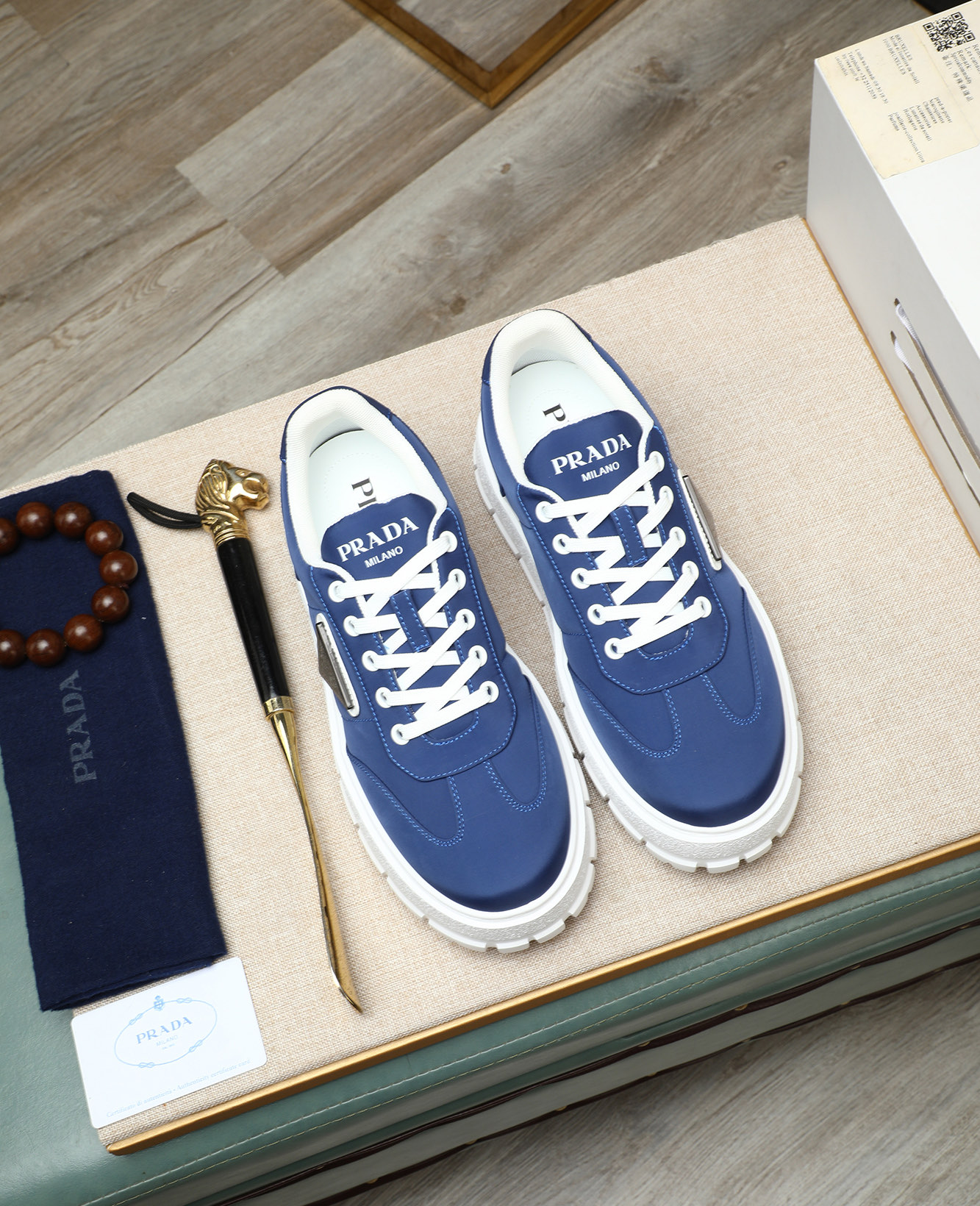 NO:283275,High-version official website hits the hottest model, trendy brand (Prada Prada) mainly promotes hottest models, avant-garde and versatile fashion men's shoes private version, cowhide 11 replicas... Fashionable and simple, original imported cowhide inner cowhide footsteps; atmospheric personality is more trendy and eye-catching and pursue grades, it will subvert the old concept, and it must be a fashion trendy and fashionable trendy with you! Must keep it yourself! High-end comfortable, large and low, high-end quality workmanship. Number of 38-45, prada, prada, cowhide19860909高版本 官网爆款上市, 潮牌（普拉达Prada）主推爆款,前卫百搭时尚男鞋私版开模,牛皮面拼接11复刻..时尚干脆、原版进口牛皮内里牛皮垫脚；大气个性更潮更抢眼更追求档次,它将颠覆旧念,与您共度时尚潮人必备! 必自留 ! 高大上的舒适大低,高端品质做工.码数38-45,,prada,prada,cowhide,Men's shoes