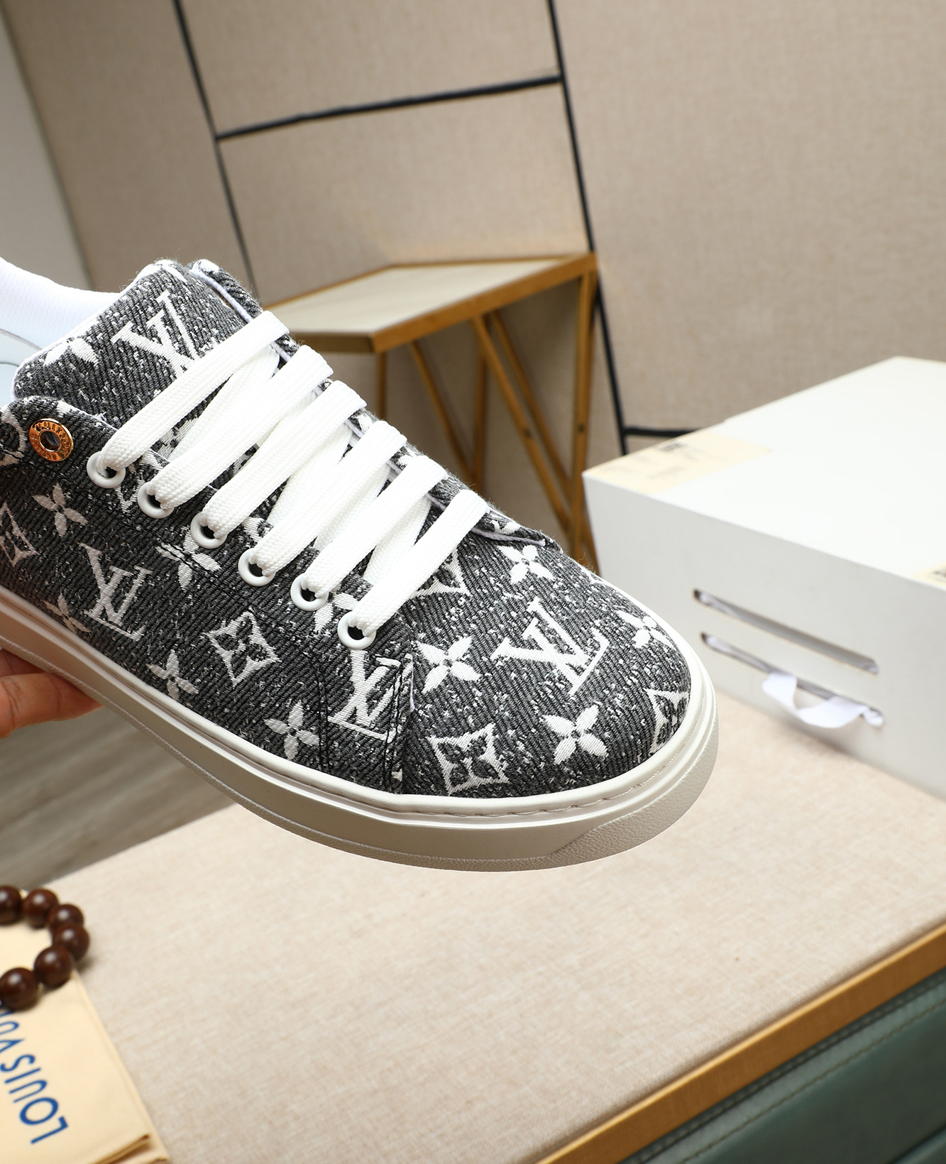 Louis Vuitton 2025 Runway Sneakers - Iconic Style, Premium Leather 7 i1746773635245 4395 0 5