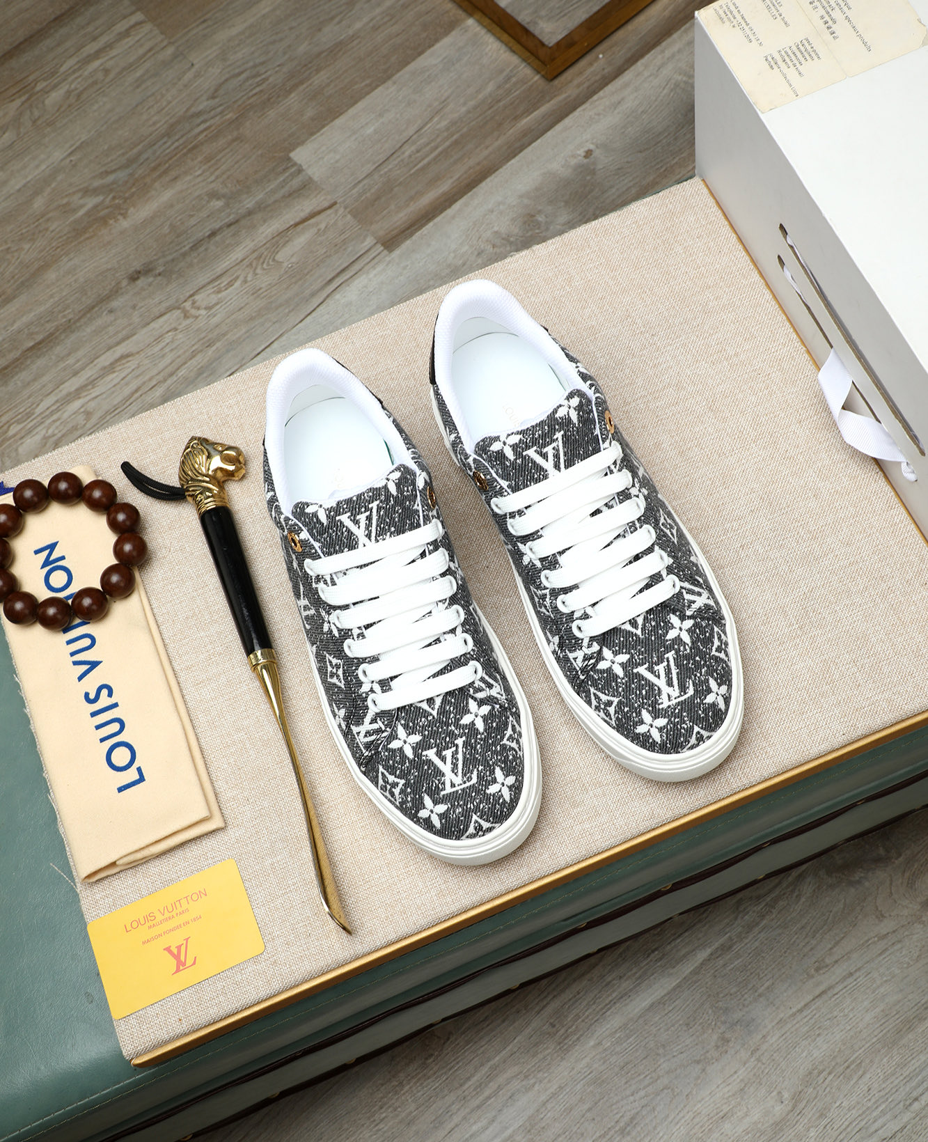 Louis Vuitton 2025 Runway Sneakers - Iconic Style, Premium Leather 3 i1746773635938 1134 0 1