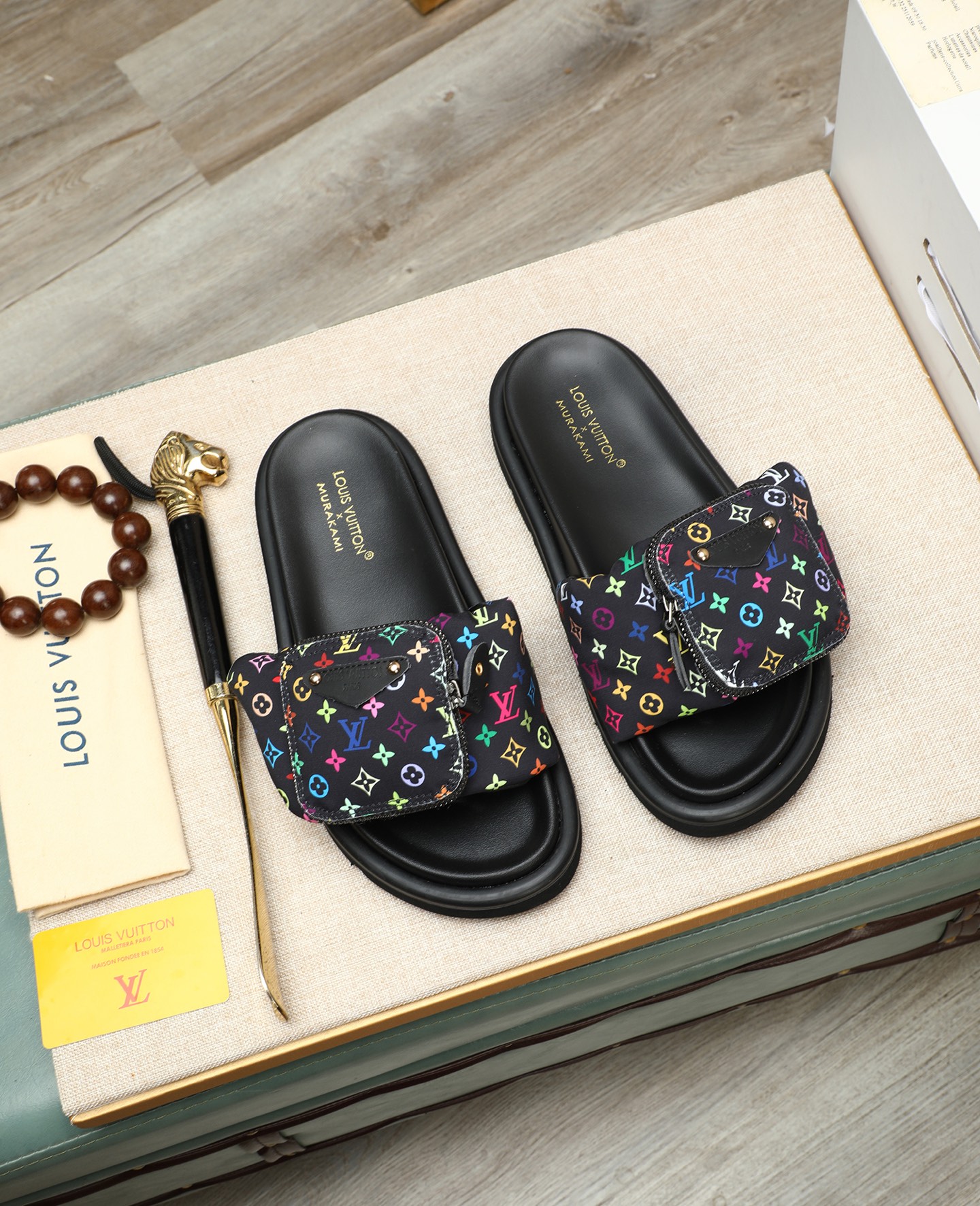 NO:344289,Men's men's shoes couples with drawer box [LOUIS VUITTON] Louis Vuitton, the latest LV official website printed wallet men's and women's slippers are on the market, drawer box packaging is equipped with cloth bags and cards, upper pattern looks very soft and versatile, leg slimming artifact. Fabric: imported denim/down silk cotton embossing, LV hardware LOGO, official website pattern printing, inner water dye sheepskin down filling, comfortable wearing, foot pad high elastic PU water table. Sole: foam sole, heel height is about 5cm. Size 36-44, (35 45 customized),, louis vuitton, louis vuitton, louis vuitton, slippers, wallets, down jacket, sheepskin19860909男装男鞋情侣款配抽屉盒【LOUIS VUITTON】路易威登,最新款LV官网印花钱包男女拖鞋火爆上市,抽屉盒包装配布袋、卡片,鞋面花型看上去很软糯超级百搭瘦腿神器.面料:进口牛仔布/羽绒丝棉布压花,LV五金LOGO,官网图案打印,内里水染羊皮羽绒填充,穿着舒适,垫脚高弹PU水台.鞋底:发泡底,跟高5cm左右.码数36-44码,(35 45订做),,louis vuitton,louis vuitton,louis vuitton,slippers,wallets,down jacket,sheepskin,Men's shoes