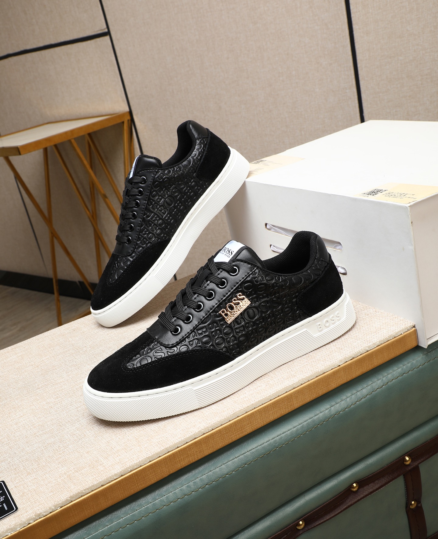 NO:344350,【BOSS】2025 original lace-up men's shoes. Classic casual shoes. This model is the official classic style, 1:1 quality, made by famous original masters. It uses flying woven uppers, comfortable sheepskin inner sheepskin insoles, perfect last, generous and fashionable design, attracting the pursuit of many consumers. It is suitable for drivers to drive. What you want is the best quality in the market, with 38–44 numbers, sheepskin19860909【BOSS】2025原版系带男鞋 经典款休闲鞋本款是官方主打经典款,1:1质量,原厂名师制作,采用飞织鞋面舒适羊皮內里羊皮鞋垫,完美楦型,大方时尚的设计,吸引了众多消费者的追捧,适合司机驾车行驶,要的就是市场最品质,码数38–44,,sheepskin,Men's shoes