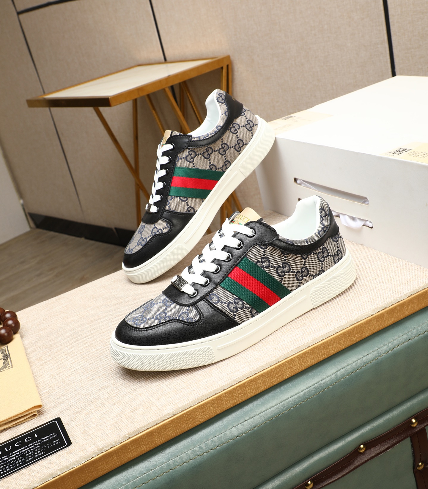 NO:347597,GUCCI's latest model in 2025 is available at the same time. The Italian imported original calf leather, genuine leather lining, (highlights, grades) is exquisitely crafted. The original sole is specially supplied with original sole, the exclusive double-layer movable molding sole is super comfortable. The real thing is more popular. The 