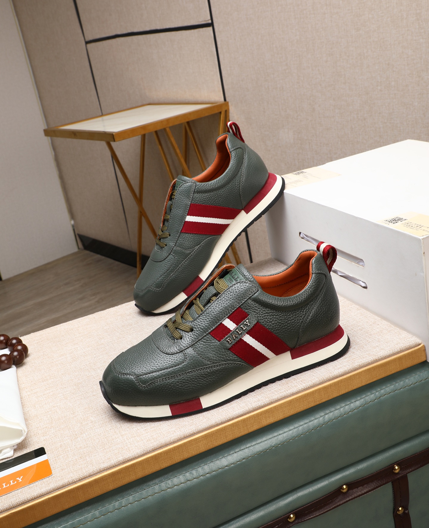 NO:352995,BALL* — Ballie, casual sneakers, high-end version. Fine workmanship is fine in every detail, carefully used materials, the upper is made of original cowhide. Original calf leather inner lining. Original special supply of original outsole, comfortable and versatile. Size 38-45 (38 45 customized), ballly, sneakers, cowhide19860909BALL* — 巴利,休闲运动鞋,高版本.做工精细于每处细节,精心用料,鞋面采用原版牛皮.原版小牛皮内里.原厂特供原版大底 ,舒适百搭. 码数38-45(38 45订做),,bally,sneakers,cowhide,Men's shoes