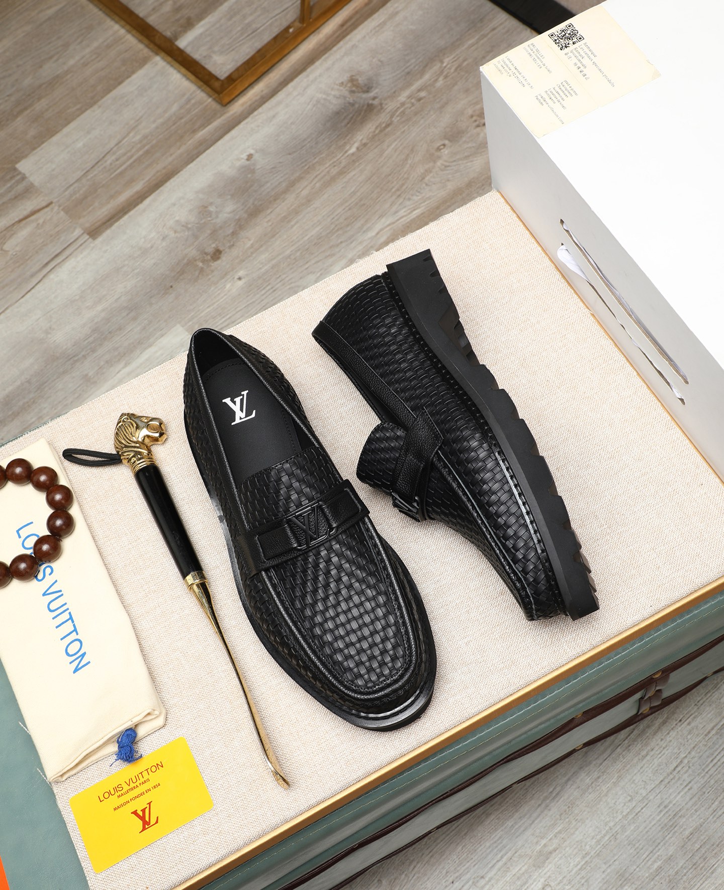 NO:744910,Original item L Home high-end formal casual leather shoes, fashionable classic men's business leather shoes, imported first-layer cowhide, rich texture, water-dyed first-layer cowhide, original thick genuine leather welt rubber outsole, professional and rigorous handcraftsmanship, attention to details, showing the taste of a distinguished gentleman!  Size39-44 (38 45 46 customized),,cowhide19860909原单货 L 家 高端正装休闲皮鞋,时尚经典男士商务皮鞋,进口头层牛皮,极富质感,水染头层牛里,原版厚实真皮沿条橡胶大底,专业严谨手工工艺,注重细节,彰显尊贵绅士品味！Size39-44（38 45 46 订做),,cowhide,Men's shoes