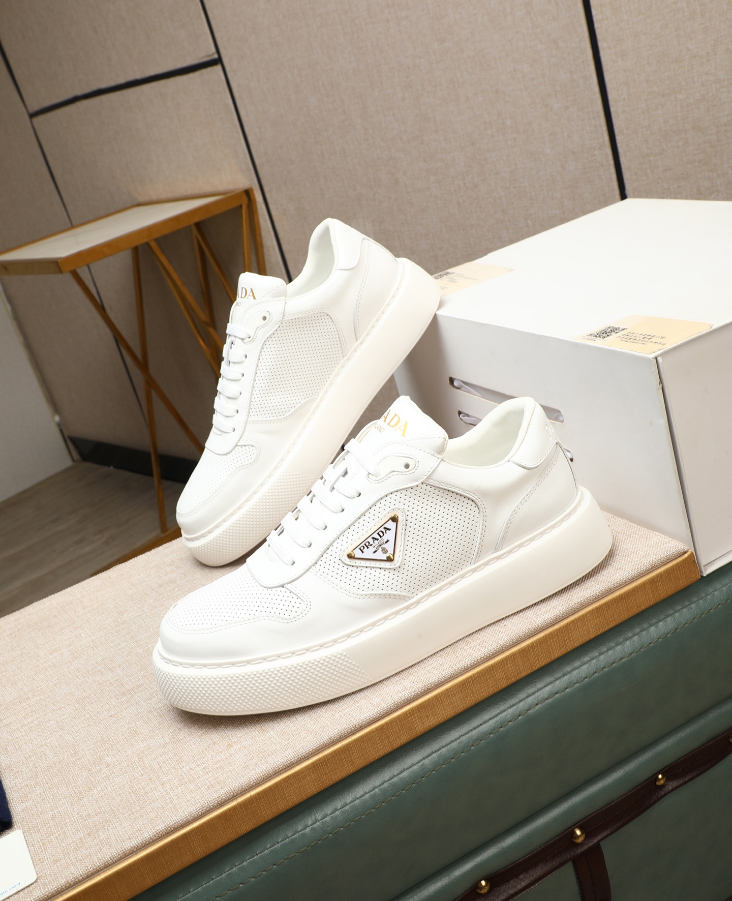 NO:347119,【PRADA】Prada - High-end quality Original single - Upper silk calfskin, brand canvas cloth, brand metal fasteners - Inner mesh cloth, footbed; Top cowhide - Ultra-light TPU foaming with outsole; Molded sole - Ultra-high quality control, fine workmanship highlighted (high-end, noble, grade) -Size 38-44 (45 can be customized) Wang,,prada,prada,cowhide19860909【 PRADA】普拉达  -高端品质 原单 -鞋面丝绸小牛皮、品牌帆布布匹、品牌金属扣件 -内里网布,垫脚; 顶级牛皮 -大底超轻TPU发泡; 成型大底 -超高品控·做工精细凸显(高端·贵气·档次) -Size 38-44（45可订做) 王,,prada,prada,cowhide,Men's shoes