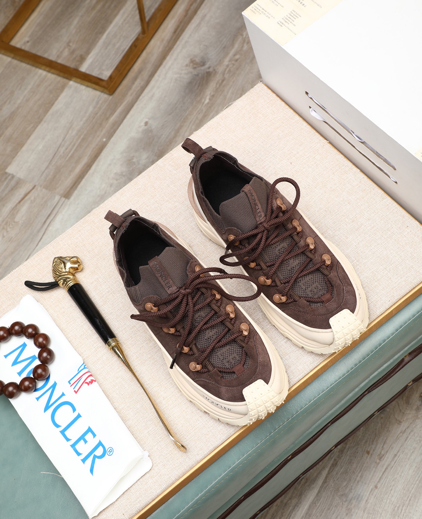 NO:348616,Moncler/monkout outdoor lace-up sneakers, with comfortable and anti-slip properties, are made of leather and technological fabrics, designed for outdoor running or urban stroll. They are both innovative, functional and graphic details, draw inspiration from the alpine atmosphere, and interpret trendy fashion. Suede, honeycomb mesh, neoprene are spliced ​​with various materials, the upper is designed with shoelaces and rubber inserts, and the sole is made of TPU + rubber + high elastic rubber foam combination, which has high elasticity and high wear resistance and improves comfort!  Size38-45 (38.45 customization), Moncler, sneakers19860909Moncler/蒙口户外系带运动鞋,具有舒适防滑性能,采用皮革和科技面料制成,专为户外跑步或都市漫步而设.兼备创新、功能性与图形细节于一体,从高山氛围汲取灵感,诠释潮流时尚.绒面革,蜂窝网布,氯丁橡胶 各种材质拼接打造,鞋面采用鞋带和橡胶嵌件设计,大底采用TPU+橡胶+高弹橡胶发泡组合成型,具有高弹性高耐磨性,提高舒适性！ Size38-45（38.45定制）,,Moncler,sneakers,Men's shoes