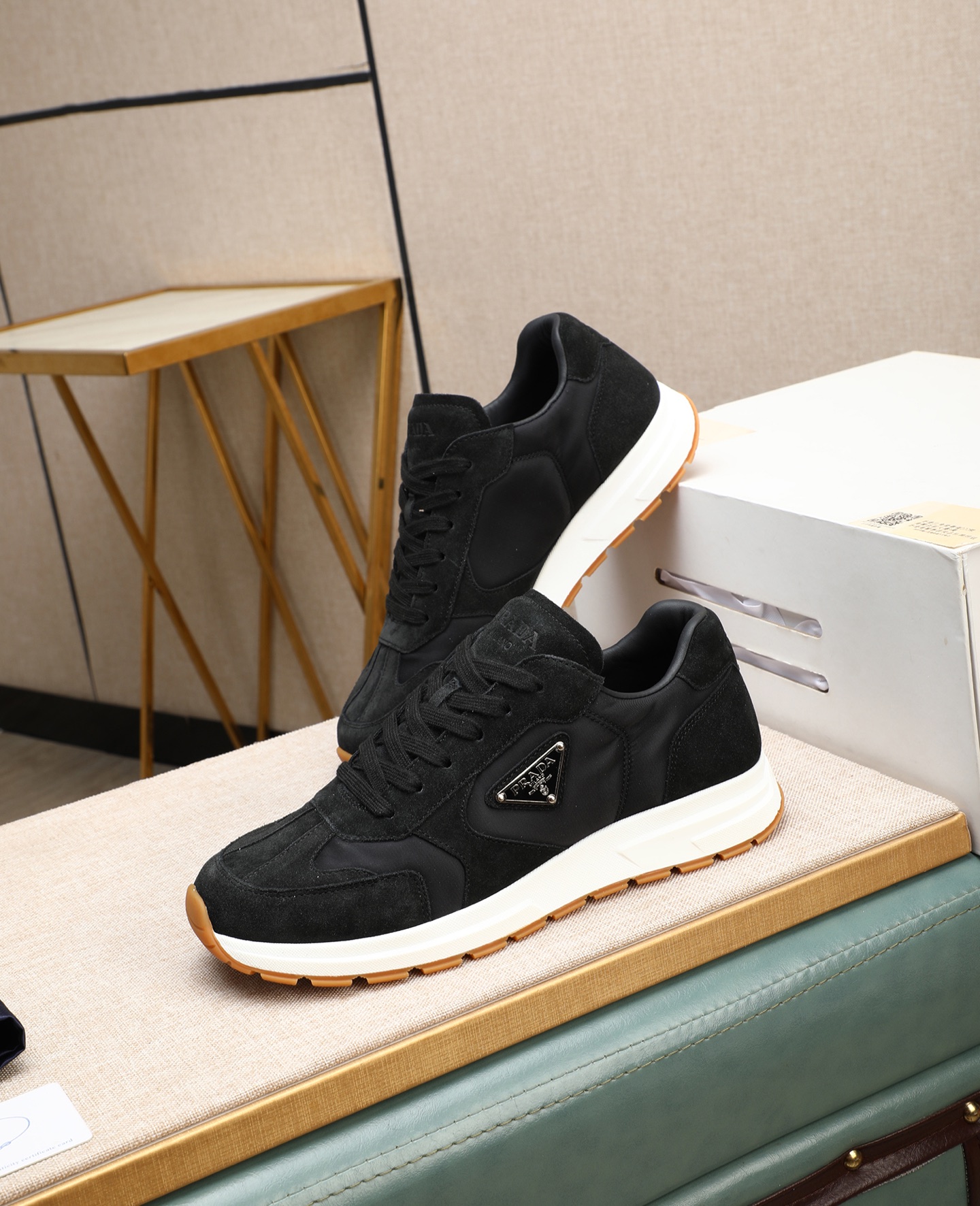 NO:348526,【PRADA】Prada - High-end quality Original single · Casual sports shoes - Imported back-velvet calfskin on the upper, brand high mercerized canvas, shoe body sewing brand metal fasteners, tongue. Heel. Air compressor brand LOGO - Inner water dyed cowhide - Outsole ultra-light TPU foaming·rubber; Two-color molded outsole - Ultra-high quality control·fine workmanship highlighting (high-end, noble, grade) -Size 38-44 (45, custom made)·0372,,prada,prada,sneakers,cowhide19860909【PRADA】普拉达 -高端品质 原单·休闲运动鞋 -鞋面进口反绒小牛皮、品牌高丝光帆布、鞋身车缝品牌金属扣件、鞋舌.后跟.空压品牌LOGO -内里水染牛皮 -大底超轻TPU发泡·橡胶；双色成型大底 -超高品控·做工精细凸显(高端·贵气·档次) -Size 38-44（45,可订做)·0372,,prada,prada,sneakers,cowhide,Men's shoes