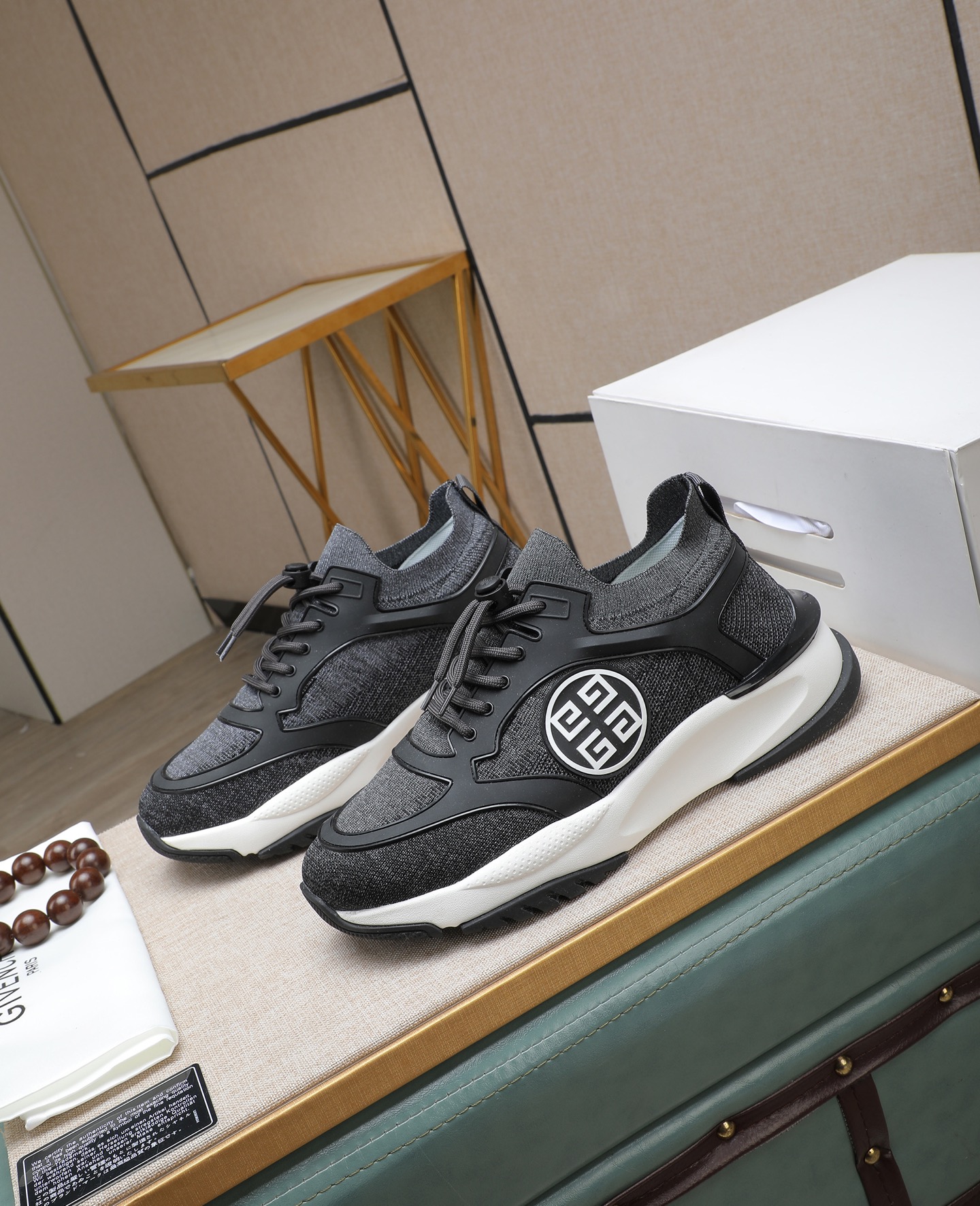 NO:639471,Givench*.Givenchy men's thick-soled casual shoes are made of imported high-elastic fly-woven epoxy, color-blocking design, brand logo decoration on the side, and three-dimensional composite stitching!  High comfort!  Size38-44 (45 customized),,givenchy,givenchy19860909Givench*.纪梵希男士厚底休闲鞋,采用进口高弹力飞织滴胶打造,拼色设计,侧边品牌logo装饰,立体复合式拼接缝合！舒适度高！Size38-44（45定做）,,givenchy,givenchy,Men's shoes