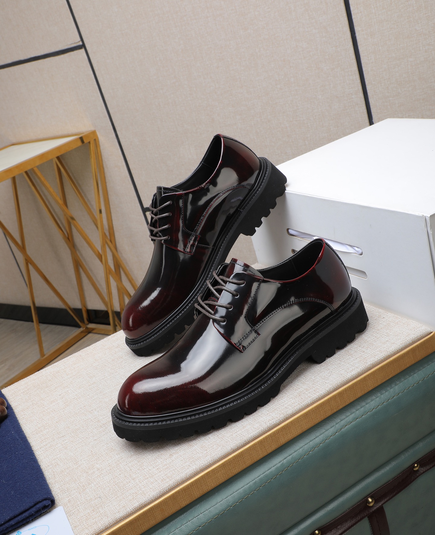 NO:745349,High-end high-quality new PRADA (Prada) counters are launched at the same time. The new men's shoes and fabrics are imported lacquered first-layer cowhide and imported cowhide lining. High-end air cushion molded anti-slip rubber outsole, exquisite lines, simple and elegant, comfortable and high-end, suitable for leisure travel. Size: 38 to 45, prada, prada, cowhide19860909高版本 高品质新款PRADA(普拉达)专柜同步上市, 新款男鞋、面料精选进口漆面头层牛皮,进口牛皮内里.高端气垫开模防滑橡胶大底,精美线条、简约大气,上脚舒服上挡次、休闲旅游.码数:38一45,,prada,prada,cowhide,Men's shoes