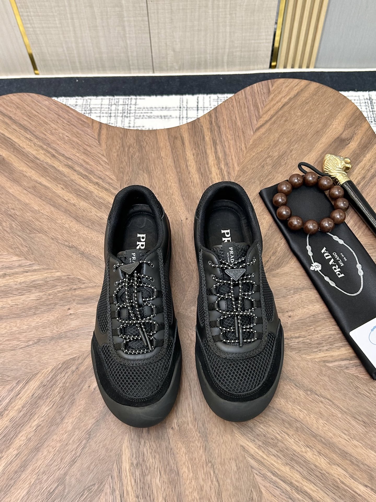 NO:779921,[PRADA] Prada - high-end quality original order - upper calfskin, brand canvas cloth - inner foot pads; top-grade cowhide - outsole molded outsole - ultra-high quality control, fine workmanship (high-end, luxury, grade) -Size 38-44 (45 can be customized),, prada, prada, cowhide19860909【 PRADA】普拉达  -高端品质 原单 -鞋面小牛皮、品牌帆布布匹 -内里垫脚; 顶级牛皮 -大底成型大底 -超高品控·做工精细凸显(高端·贵气·档次) -Size 38-44（45 可订做),,prada,prada,cowhide,Men's shoes