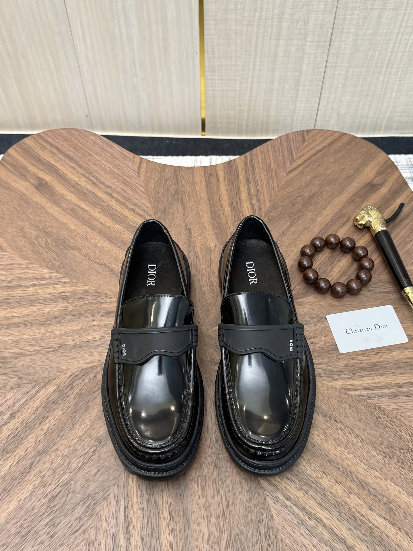 NO:781298,Top version of water-dyed cowhide, original quality Dior - Dior original purchase, high-end business leather shoes, the fabric is made of open-edge beaded cowhide material imported from Italy, water-dyed cowhide/cowhide feet are specially provided with original high-end foam outsole, fine workmanship, real thing ^_^ Photographed size 39-44 (38.45 custom-made) (with full set of packaging), dior, dior, cowhide19860909顶级版本 水染牛里 原单品质Dior —.迪奥 原单代购、高端商务皮鞋、面料采用意大利进口开边珠牛皮料水染牛里/牛皮垫脚特供原版高端发泡大底、做工精细、实物^_^拍摄size39-44（38.45定做）（配全套包装）,,dior,dior,cowhide,Men's shoes
