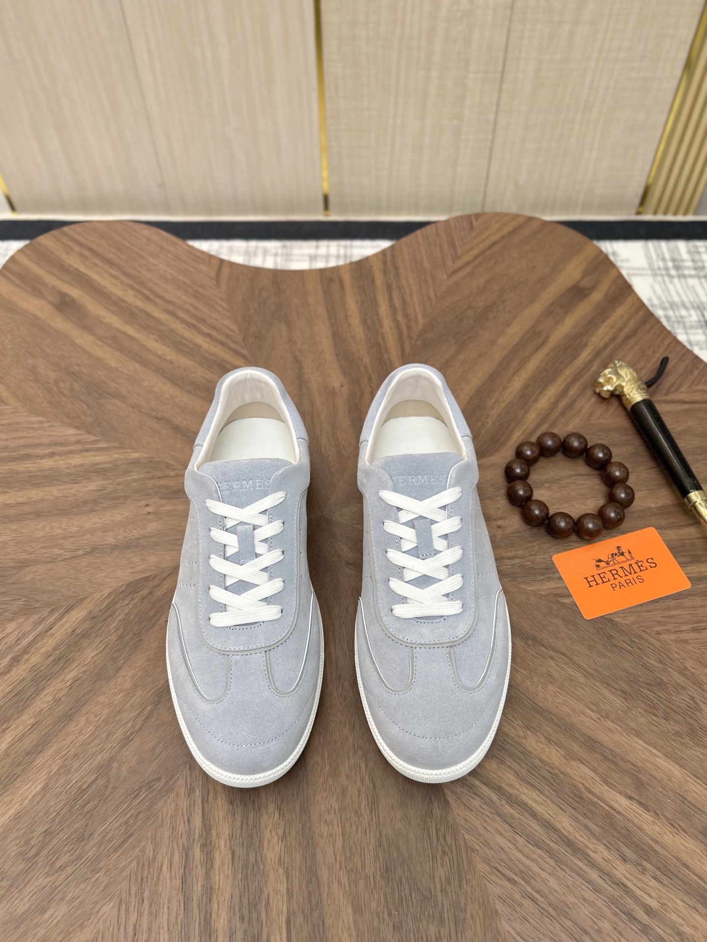 NO:783623,The top version of H Hermès sneakers, the upper is made of imported first-layer calfskin, and the lining is made of imported high-quality first-layer comfortable genuine leather material. It is full of texture and has light sole decorative patterns to create a versatile fashion style. Size 39-44. 38.45 non-refundable!  ,,hermes,sneakers,cowhide19860909顶级版本 H爱马仕运动鞋,鞋面进口头层小牛皮打造,内里进口优质头层舒适真皮材质,质感十足,轻盈鞋底装饰图案,打造百搭时尚风格. Size39-44. 38.45不退换！,,hermes,sneakers,cowhide,Men's shoes