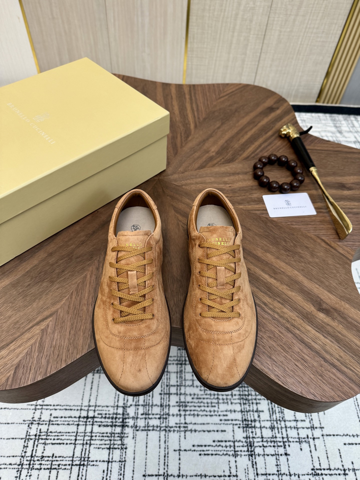 NO:828608,Brunello Cucinelli's top version of the classic casual skateboard for all seasons. Precious imported cashmere fabric, water-dyed sweat-absorbent and breathable cowhide lining. Combined with the ultra-light original one-to-one rubber sole anti-slip sole, allowing you to show your fashionable personality in comfort. Size 39-46 (45 46 customized), brunello cucinelli19860909BrunelloCucinelli顶级版本四季经典休闲滑板 珍贵的进口小羊绒面料,水染吸汗透气牛里 与超轻盈的原版一比一生胶底防滑鞋底组合, 让您在舒适中彰显时尚性格. 码数39-46（45 46定做）,,brunello cucinelli,Men's shoes