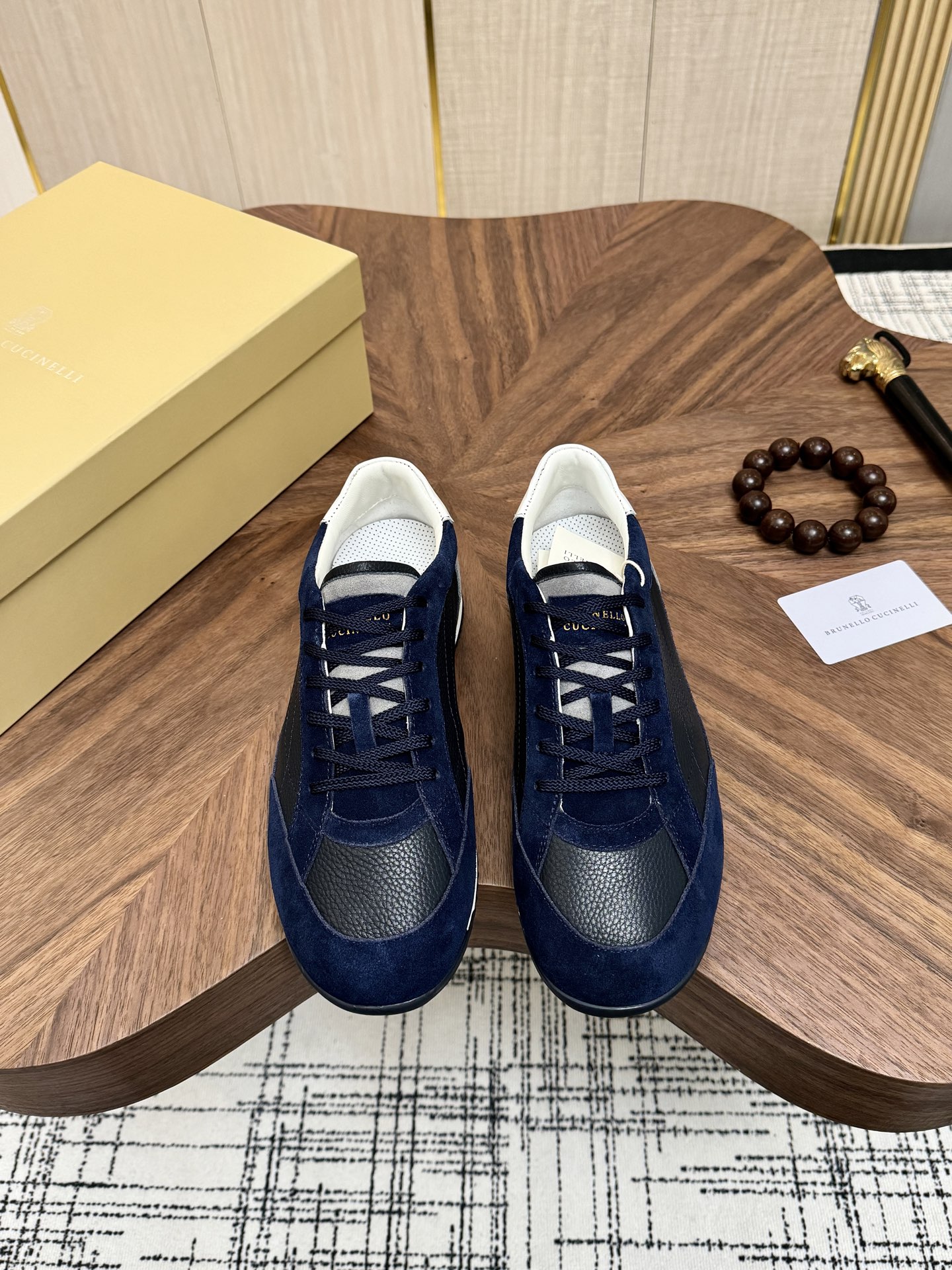 NO:832827,BrunelloCucinelli's top version of the classic casual skateboard for all seasons. Precious imported cowhide with cowhide fabric, genuine leather midsole with water-dyed sweat-absorbent and breathable cowhide lining, combined with the ultra-light original one-to-one rubber sole and non-slip sole, allowing you to show your fashionable personality in comfort. Size 39-46, brunello cucinelli,cowhide19860909BrunelloCucinelli顶级版本四季经典休闲滑板 珍贵的进口牛皮搭配牛绒面料,真皮中底水染吸汗透气牛里 与超轻盈的原版一比一生胶底防滑鞋底组合, 让您在舒适中彰显时尚性格. 码数39-46,,brunello cucinelli,cowhide,Men's shoes