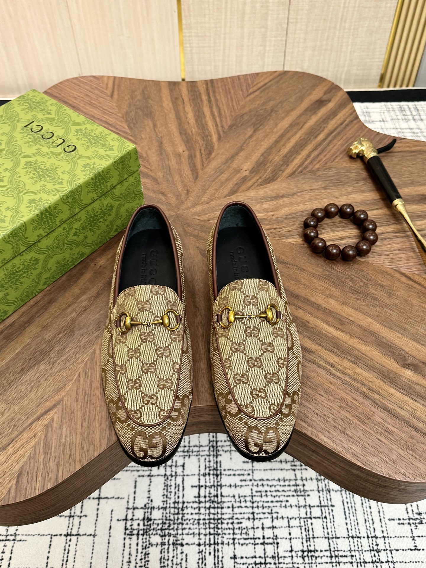 NO:834457,Original version (water-dyed cowhide) GUCCI official website formal shoes, Italian imported cowhide, top quality imported water-dyed cowhide lining, finely handmade, original bottom, the real thing looks better when photographed in person, standard size 38-44 (45 46 customized),,gucci,gucci,cowhide19860909原版 (水染牛里) 古驰GUCCI 官网款正装鞋 意大利進口牛皮顶级进口水染牛皮内里精细手工制作 原版底,实物拍摄實物更好看 标准码数38-44码(45 46定做),,gucci,gucci,cowhide,Men's shoes