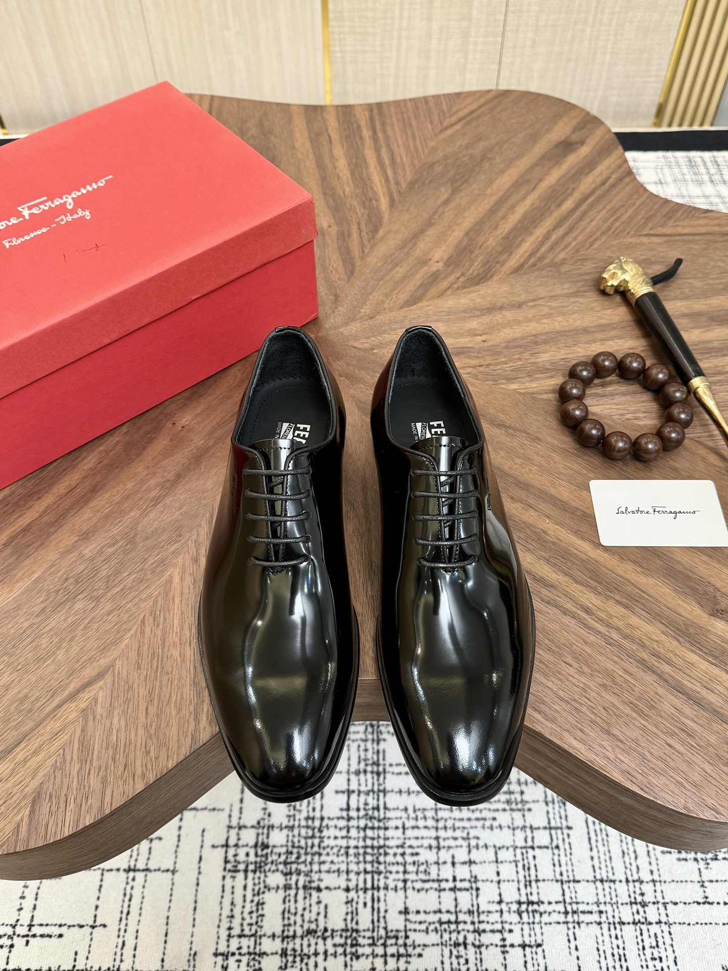 NO:834463,(Water dyed cowhide) Salvatore Ferragamo high-end (Salvatore Ferragamo) is the world's top luxury footwear brand. It comes from the fashion kingdom of Italy. It is famous all over the world for its traditional handmade design and novel styles... New suit shoes are on sale at the counter simultaneously. This style is purely handmade. The fabric is imported Italian calfskin and soft water-dyed cowhide lining. The original authentic outsole size specification is 3844 (45 46 custom-made),, louis vuitton, ferragamo, ferragamo, business  suit, cowhide19860909(水染牛里) 菲拉格慕 高端 (Salvatore Ferragamo）是国际顶级的鞋类奢侈品牌,来自时尚王国意大利,以传统手工设计和款式新颖誉满全球………专柜同步发售新款西装鞋 此款采用纯手工制作 面料进口意大利小牛皮柔软水染牛皮内里 原版真标大底尺码规格3844(45 46定做),,louis vuitton,ferragamo,ferragamo,business suit,cowhide,Men's shoes