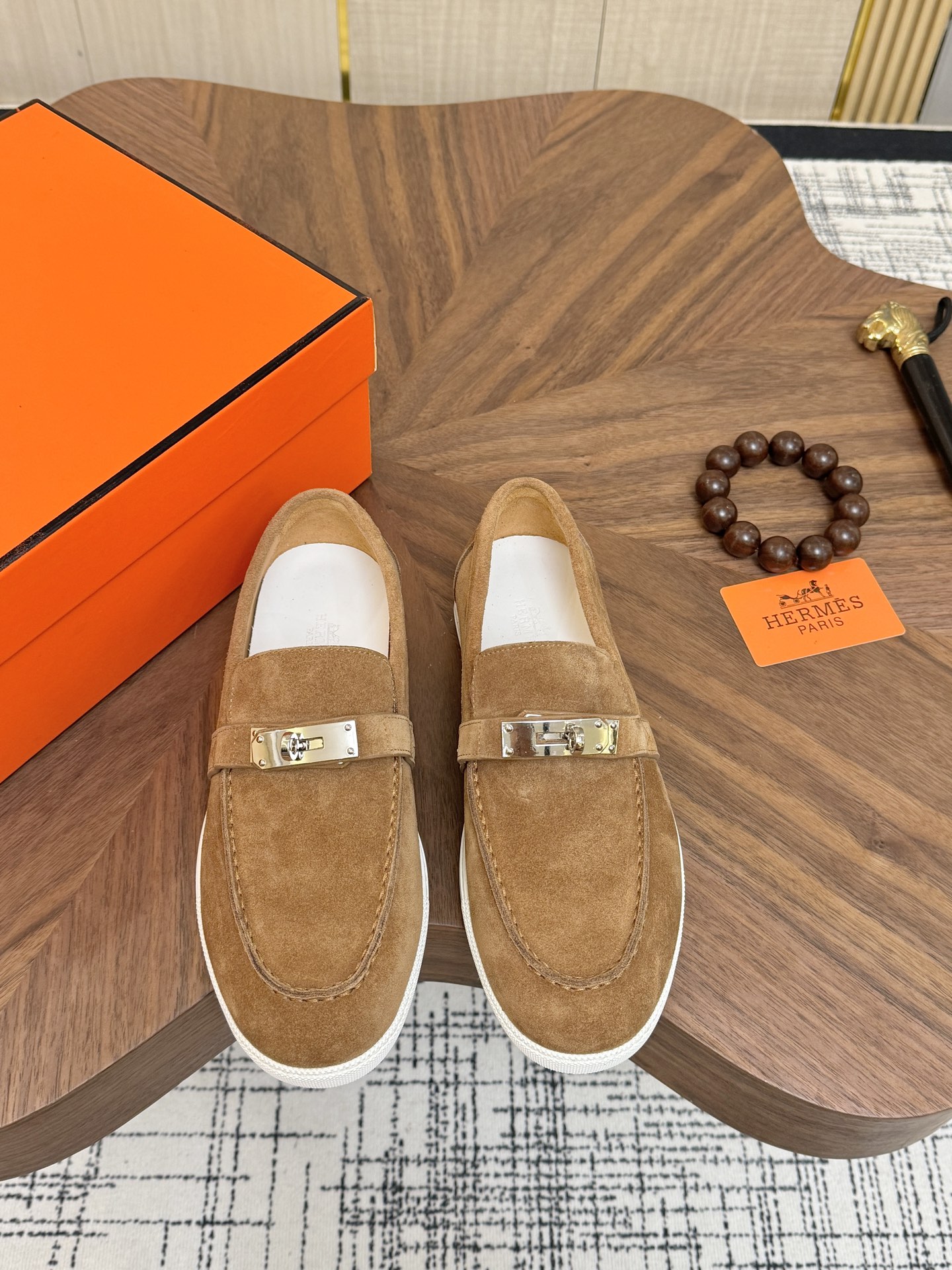 NO:886896,[HERMES] Hermès - high-end quality original order - nubuck calfskin upper, laser punched brand totem technology, elastic and stretchable shoe collar, silk screen printed brand logo on the tongue - imported mixed cowhide lining - ultra-light TPR rubber outsole; molded outsole - ultra-high quality control, fine workmanship (high-end, luxury, grade) -Size 39-44 (38,  45,46,can be customized)·,,hermes,hermes,cowhide19860909【 HERMES】爱马仕  -高端品质 原单 -鞋面磨砂小牛皮、激光打孔品牌图腾工艺、鞋口松紧伸缩带、鞋舌丝印品牌logo -内里进口混种牛皮 -大底超轻TPR·橡胶；成型大底 -超高品控·做工精细凸显(高端·贵气·档次) -Size 39-44（38, 45,46,可订做)·,,hermes,hermes,cowhide,Men's shoes